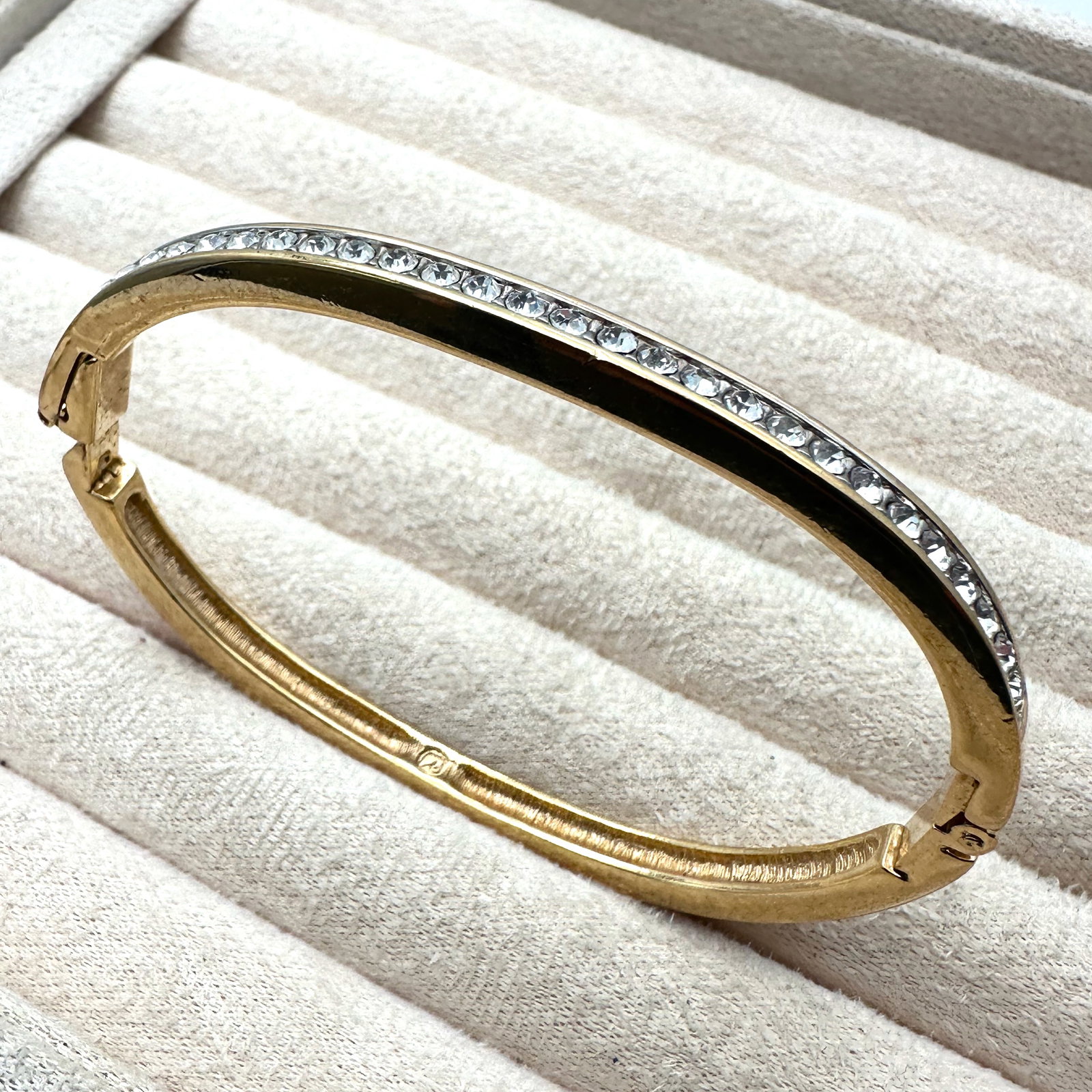 Vintage Swarovski Swan Hallmark Clear Crystal Gold Plated Hinged Bangle Bracelet 7 Inch (1 of 2)