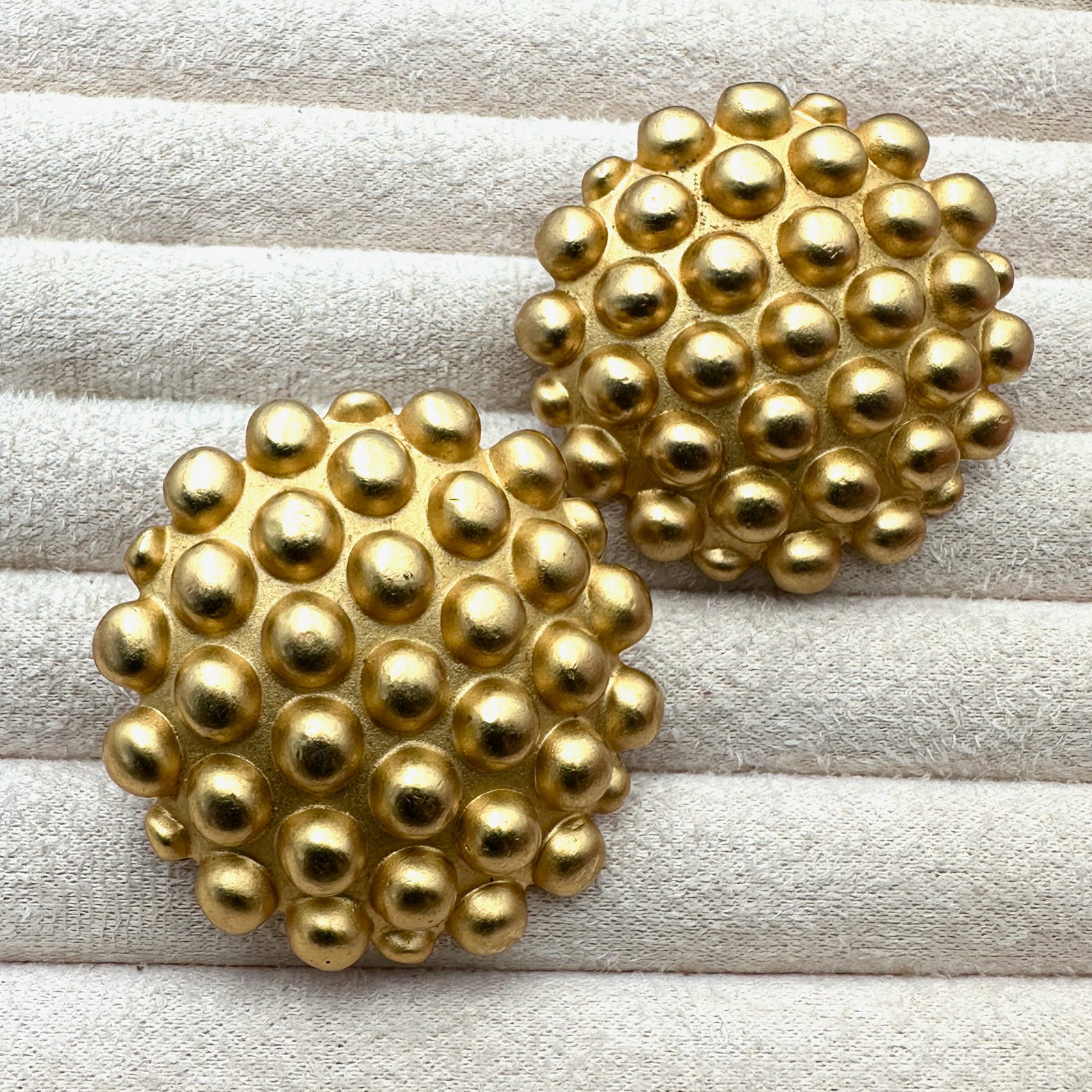 Vintage Anne Klein Unsigned Large Matte Gold Tone Clip Earrings 1.5 Inch Each (1 of 2)