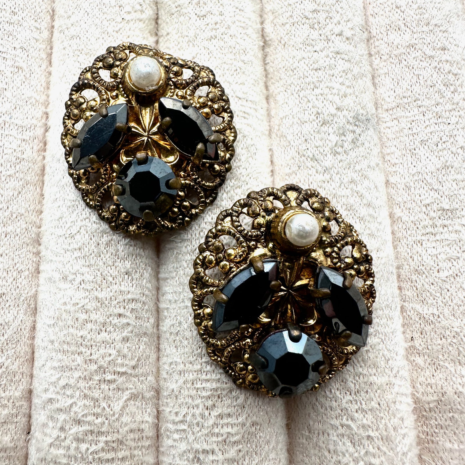 Vintage Western Germany Black Glass Rhinestone Faux Pearl Antiqued Gold Tone Clip Earrings 1.25 Inch: Vintage Western Germany Black Glass Rhinestone Faux Pearl Antiqued Gold Tone Clip Earrings 1.25 Inch