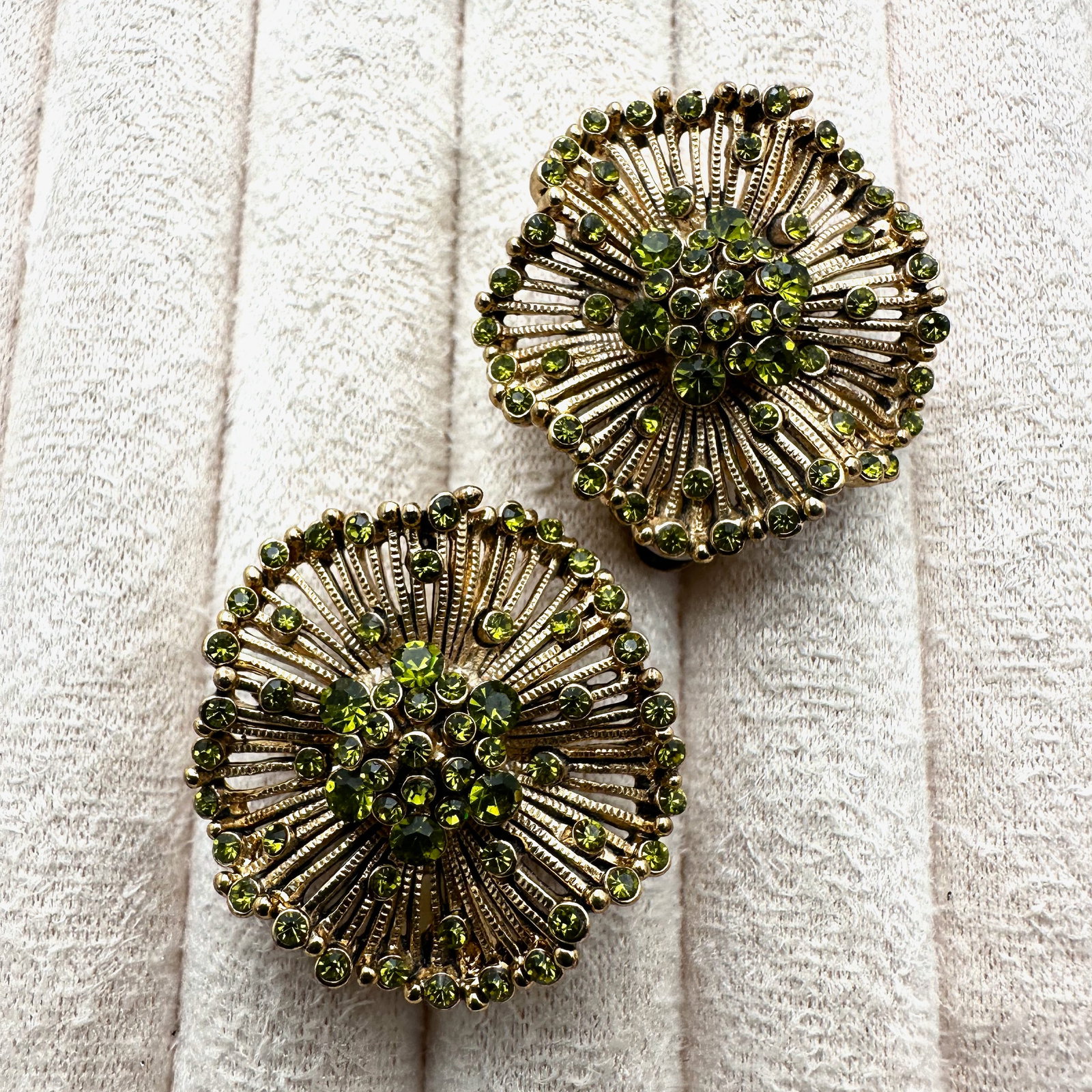 Vintage Olive Green Rhinestone Gold Tone Clip Earrings 1.25 Inch (1 of 2)