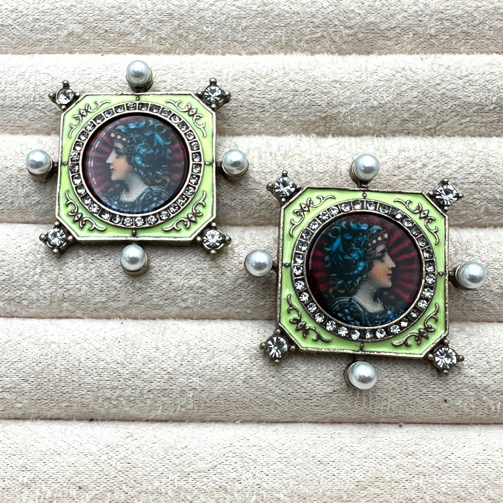 Enamel Portrait Design Gold Tone Pierced Earrings 1.25 Inch (1 of 2)