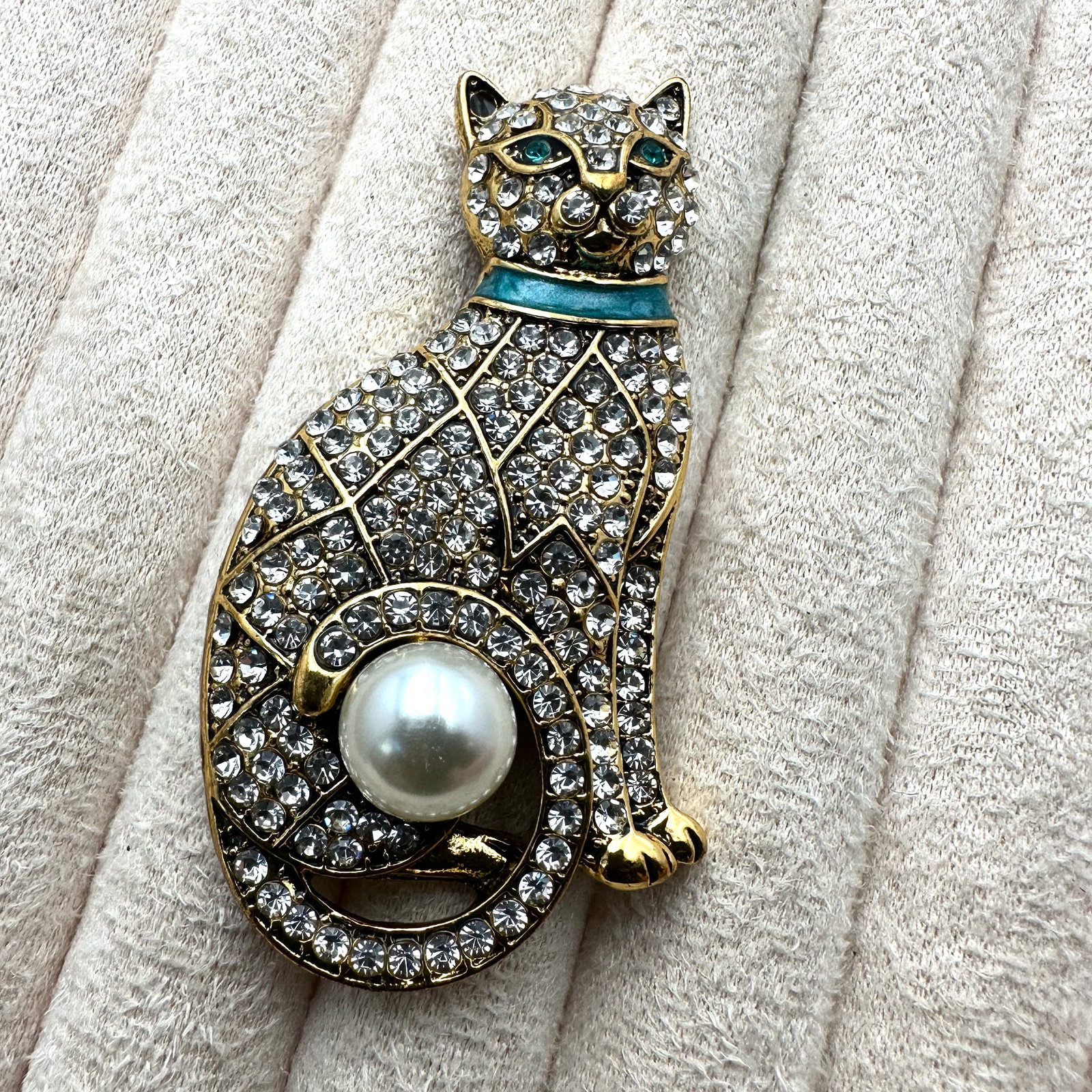 Crystal Gold Tone Figural Cat Brooch Pin 2.5 Inch (1 of 2)
