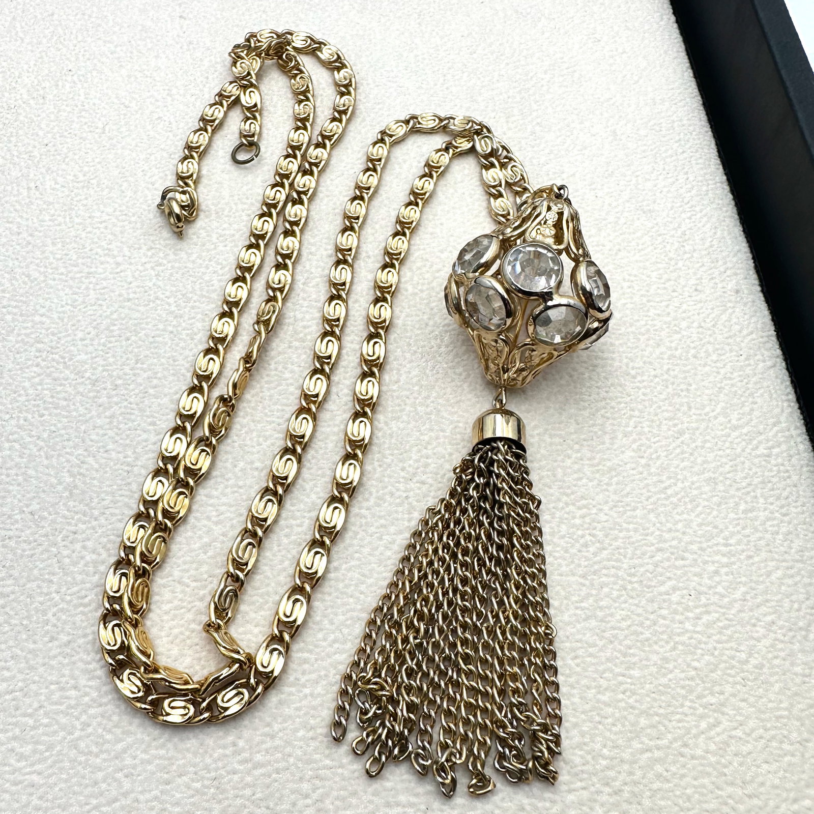Vintge Clear Bezel Set Crystal Gold Tone Fringe Pendant Necklace 26 Inch Chain (1 of 2)