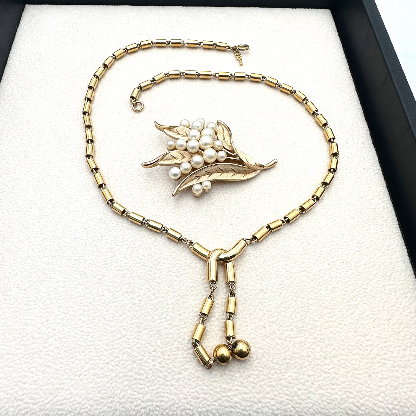 Vintage Trifari Faux Pearl Gold Tone Brooch Pin and Trifari Gold Tone Necklace: Vintage Trifari Faux Pearl Gold Tone Brooch Pin and Trifari Gold Tone Necklace