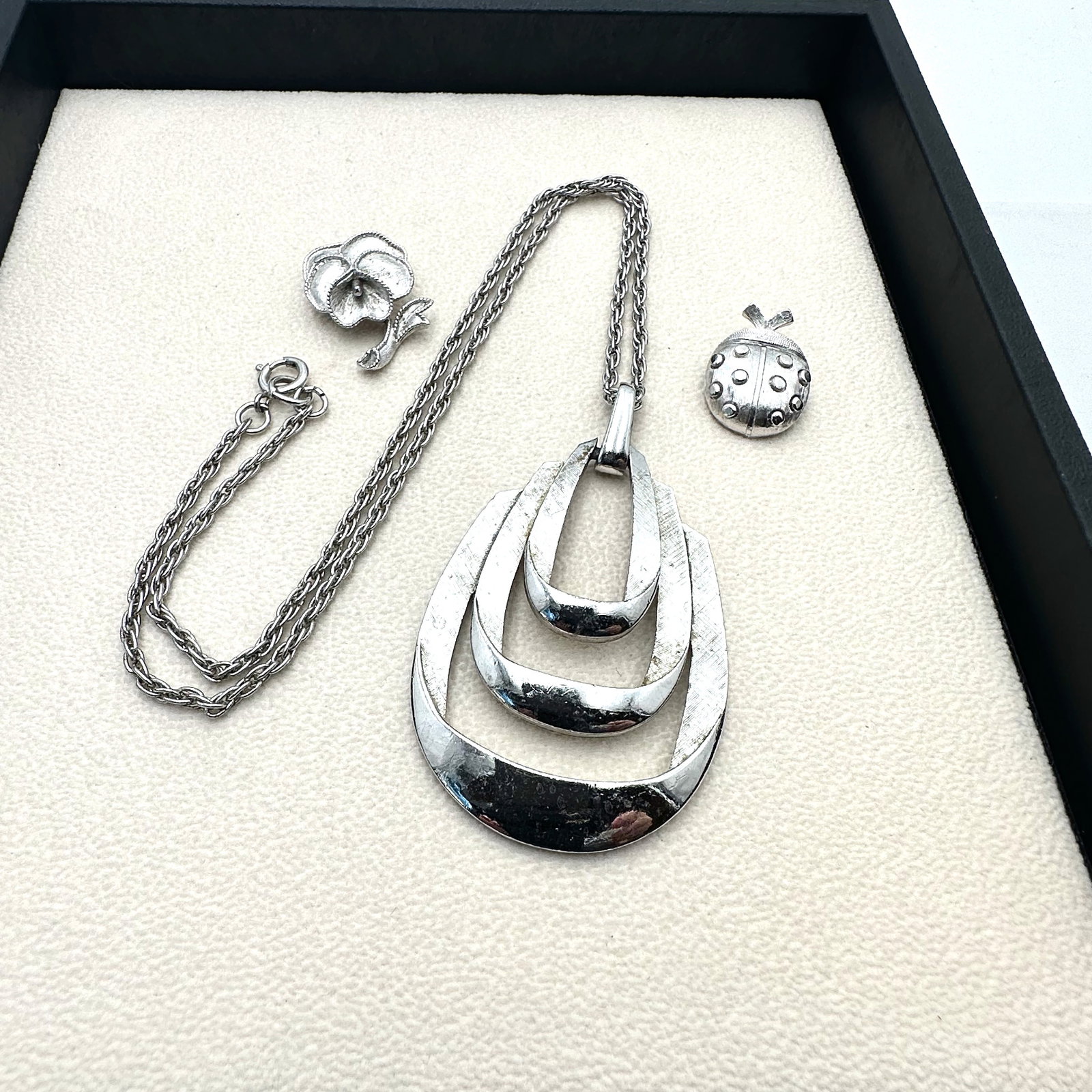 Vintage Trifari Silver Tone Pendant Necklace 20 Inch Chain Lady Bug and Flower Brooches: Vintage Trifari Silver Tone Pendant Necklace 20 Inch Chain Lady Bug and Flower Brooches
