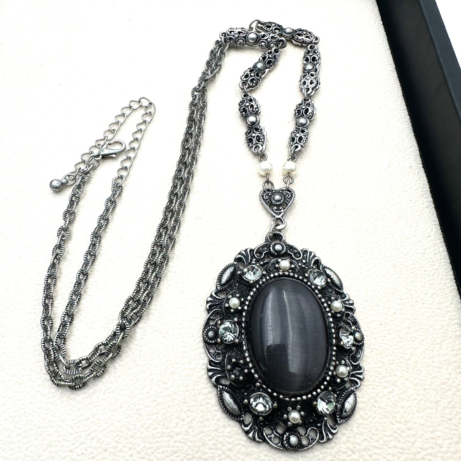 Vintage Unsigned West Germany Silver Tone Cats Eye Glass Pendant Necklace 24 Inch Length (1 of 2)