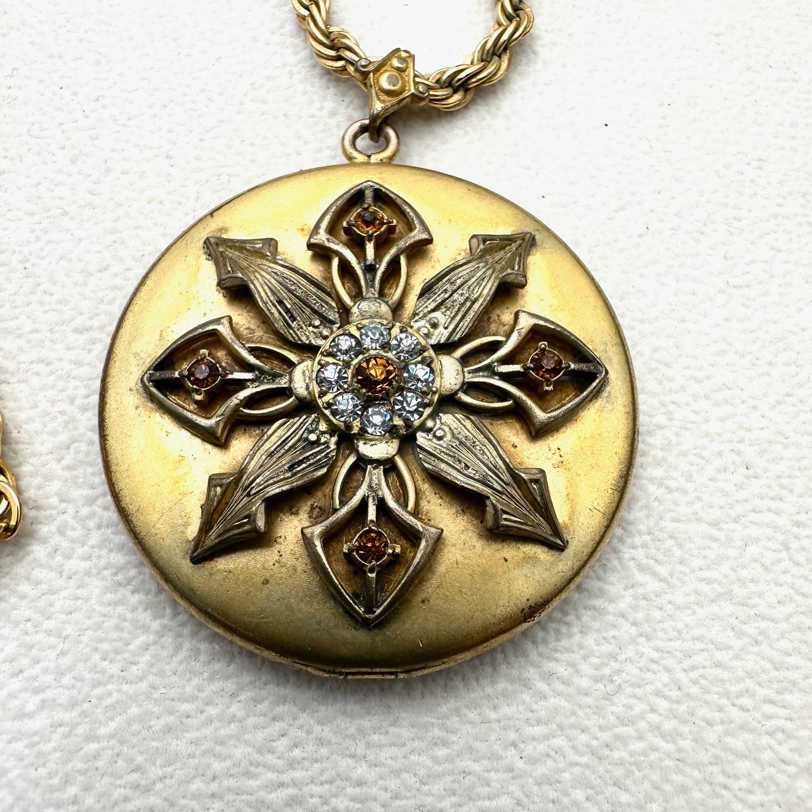 Antique Victorian Large 1.75 Inch Gold Filled Locket Pendant Necklace 18 Inch Chain: Antique Victorian Large 1.75 Inch Gold Filled Locket Pendant Necklace 18 Inch Chain