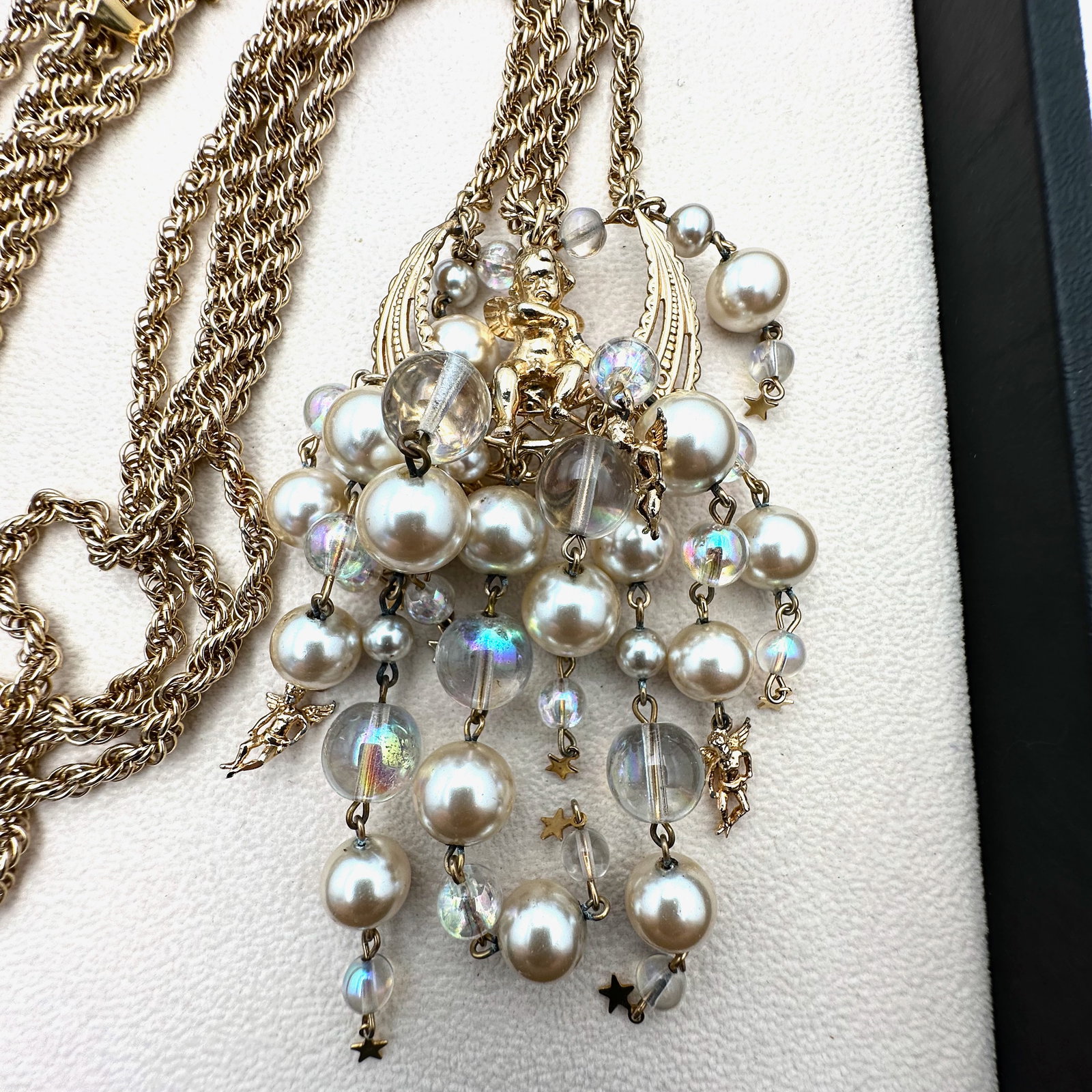 Vintage Cherub Glass Pearl Opalescent Bead Gold Tone Necklace 32 Inch Length Nice Heavy Quality: Vintage Cherub Glass Pearl Opalescent Bead Gold Tone Necklace 32 Inch Length Nice Heavy Quality