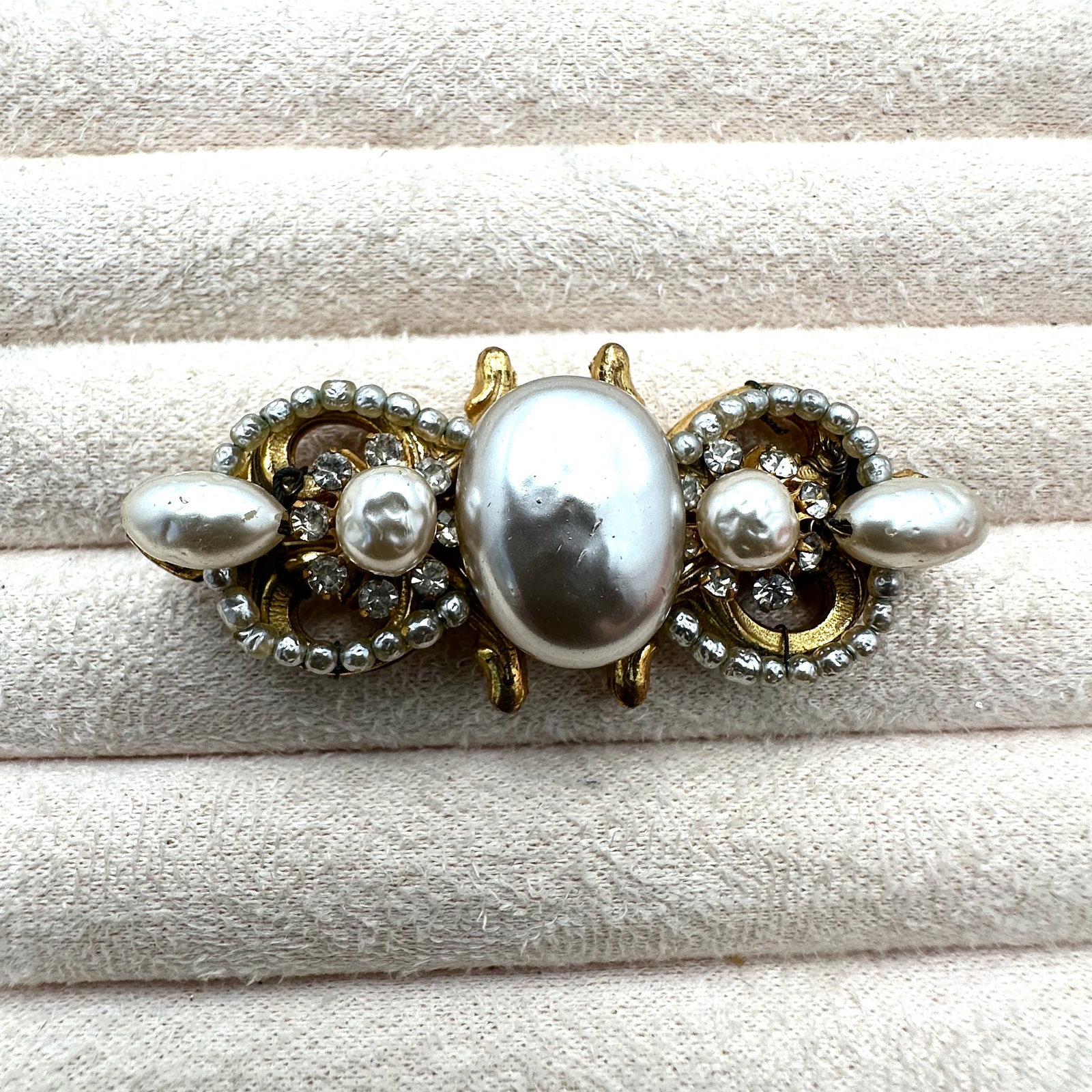 Vintage Miriam Haskell Baroque Glass Pearl Clear Rhinestone Antiqued Gold Tone Brooch Pin 2.5 Inch: Vintage Miriam Haskell Baroque Glass Pearl Clear Rhinestone Antiqued Gold Tone Brooch Pin 2.5 Inch Excellent Condition