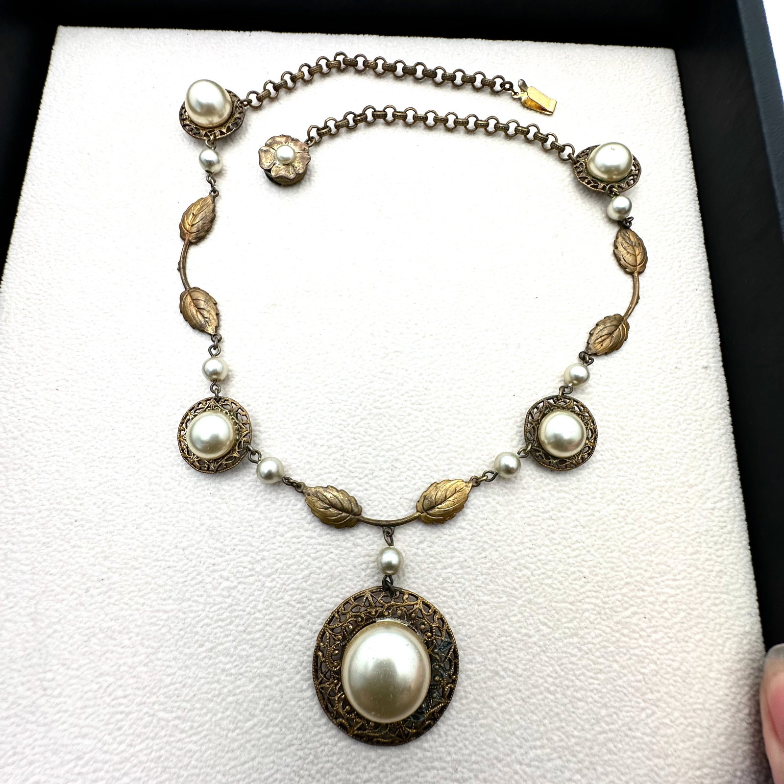 Vintage Faux Glass Pearl Antiqued Gold Tone Necklace 16 Inch: Vintage Faux Glass Pearl Antiqued Gold Tone Necklace 16 Inch