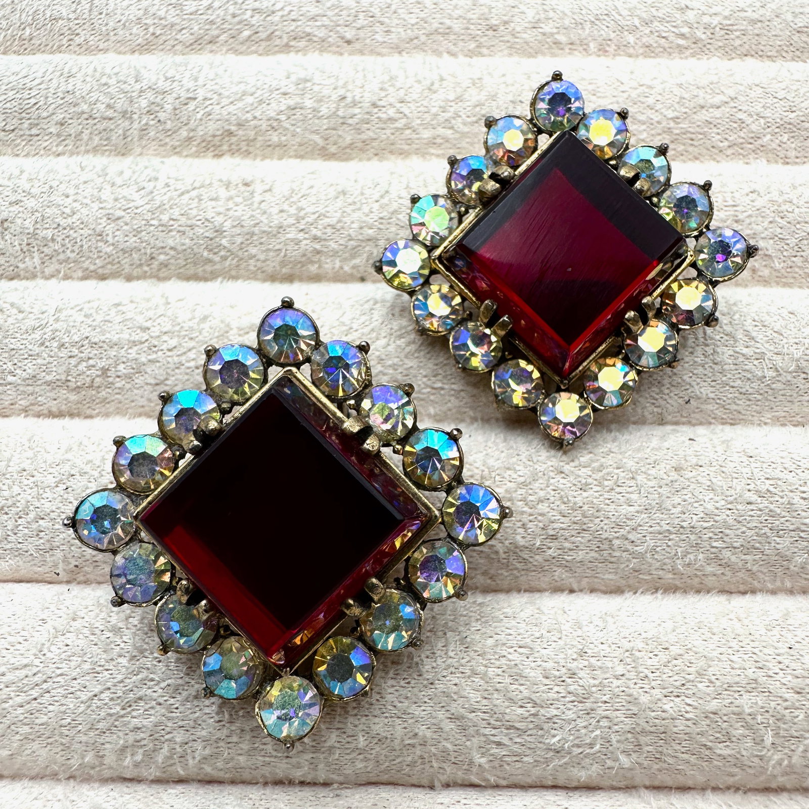 Vintage Hollycraft Red Aurora Borealis Glass Rhinestone Gold Tone Clip Earrings: Vintage Hollycraft Red Aurora Borealis Glass Rhinestone Gold Tone Clip Earrings