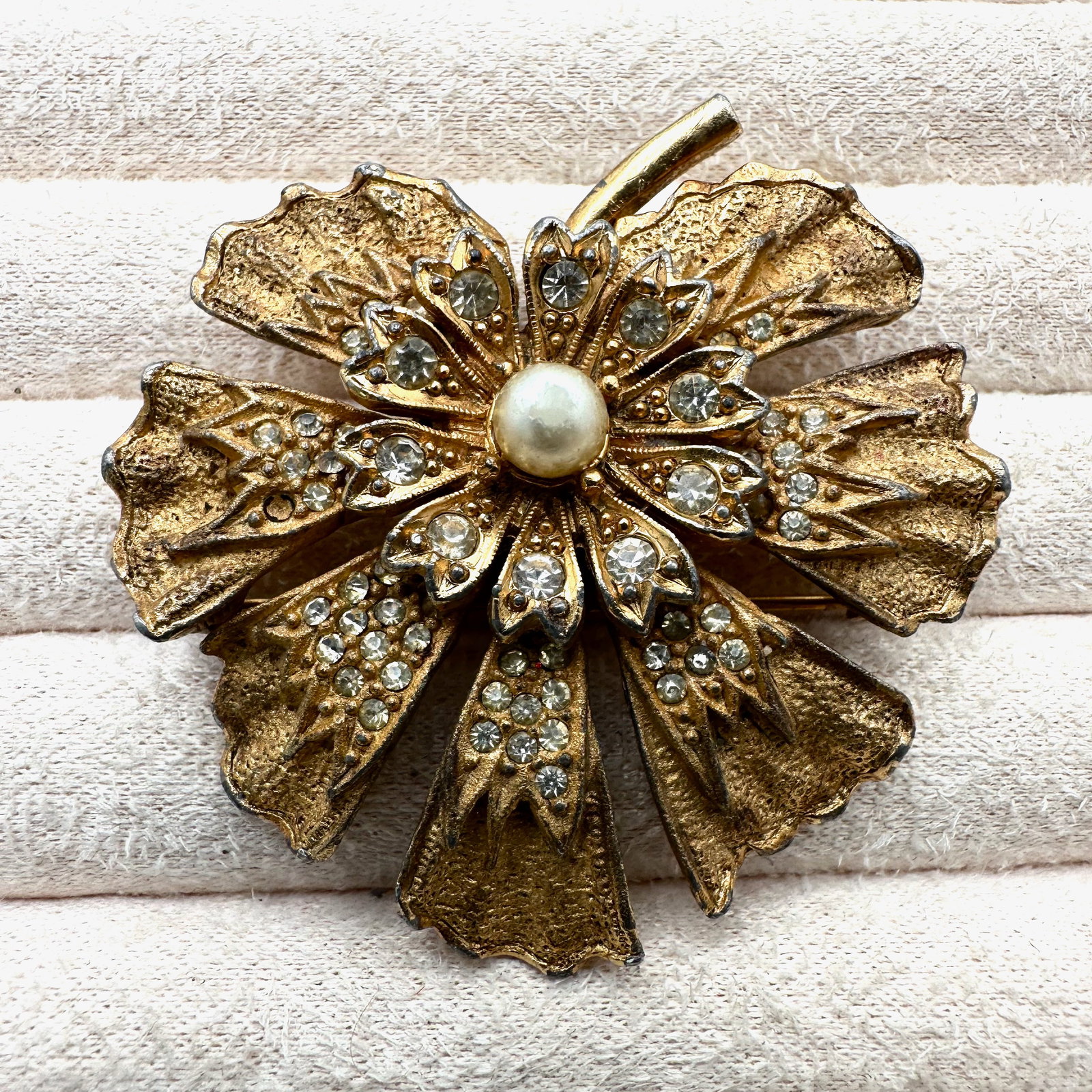 Vintage DeNicola Clear Rhinestone Gold Tone Flower Brooch Pin 2.25 Inch: Vintage DeNicola Clear Rhinestone Gold Tone Flower Brooch Pin 2.25 Inch