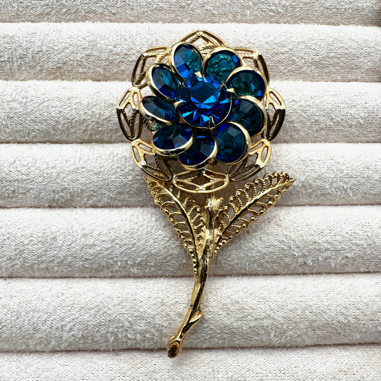 Vintage Blue Bezel Set Crystal Gold Tone Flower Brooch Pin 2.75 Inch (1 of 2)