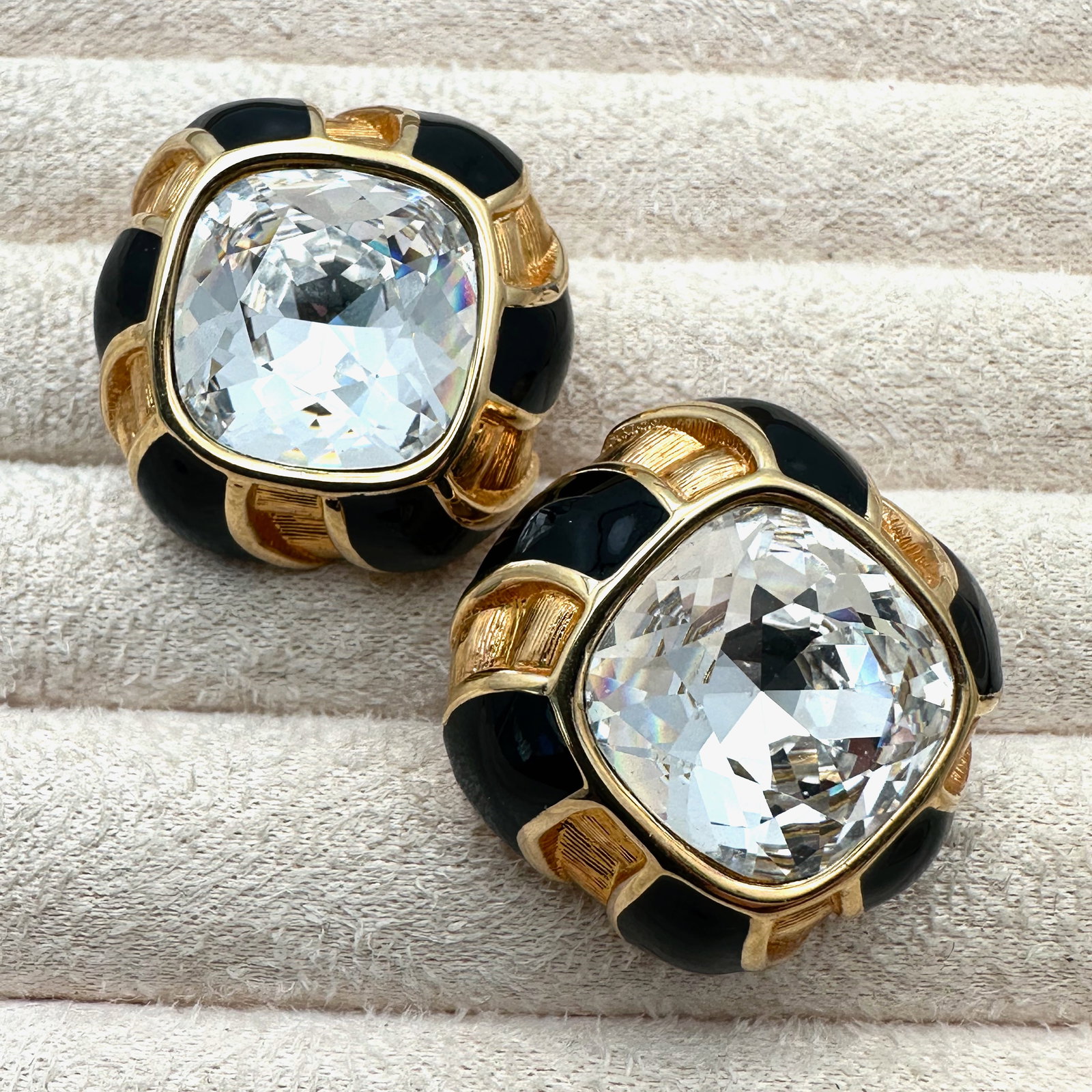 Vintage Swarovski Swan Hallmark Black Enamel Clear Crystal Gold Plated Clip Earrings 1 Inch (1 of 2)
