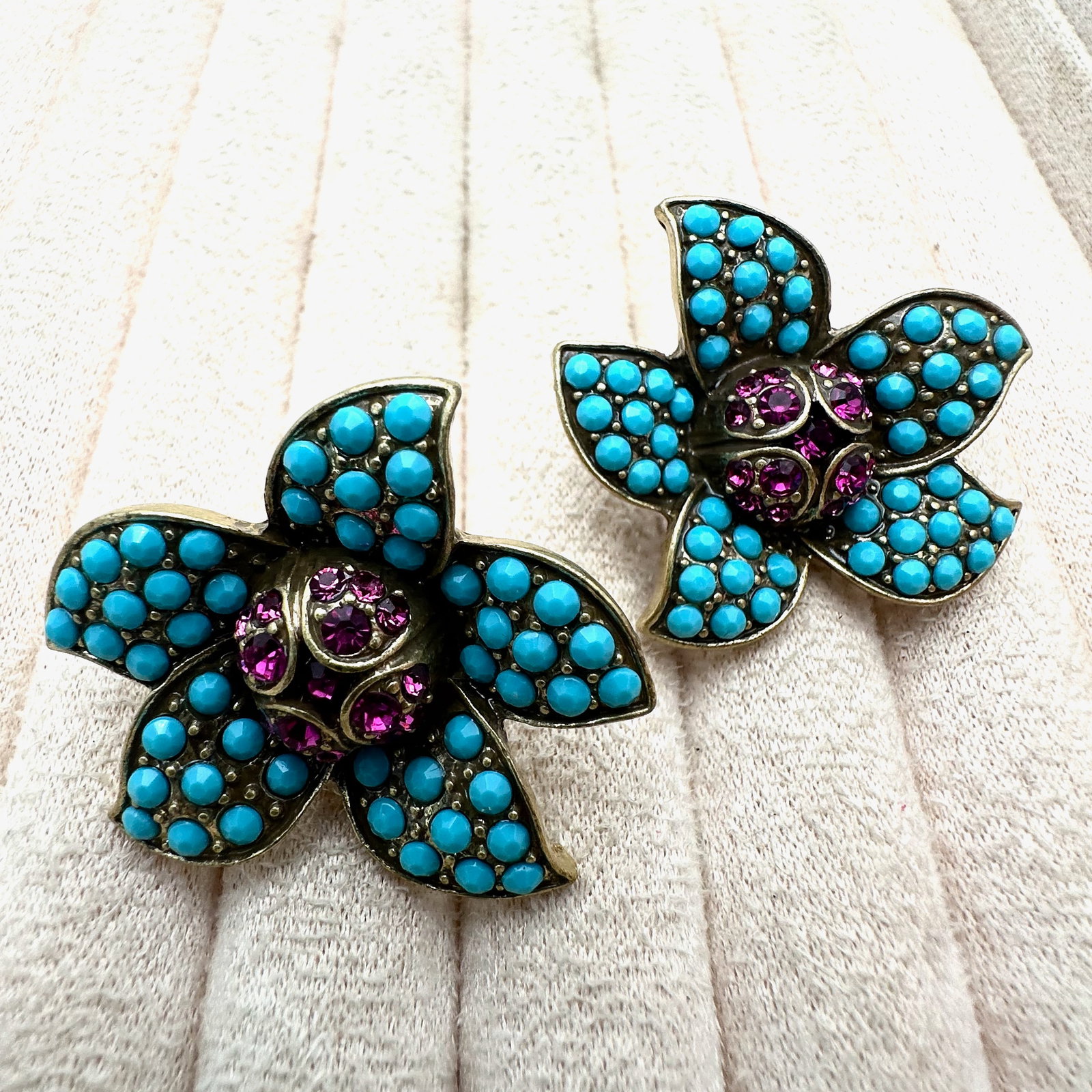 Pink and Turquoise Blue Rhinestone Gold Tone Pierced Lever Back Earrings 1.25 Inch: Pink and Turquoise Blue Rhinestone Gold Tone Pierced Lever Back Earrings 1.25 Inch