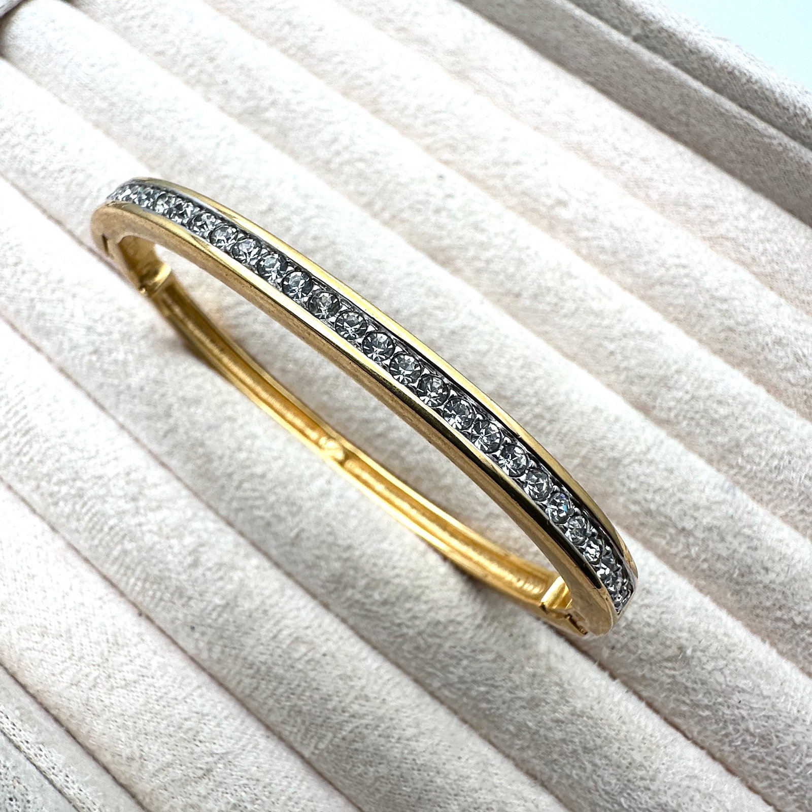 Swarovski Swan Hallmark Clear Crystal Gold Plated Hinged Bracelet 7 Inch (1 of 2)
