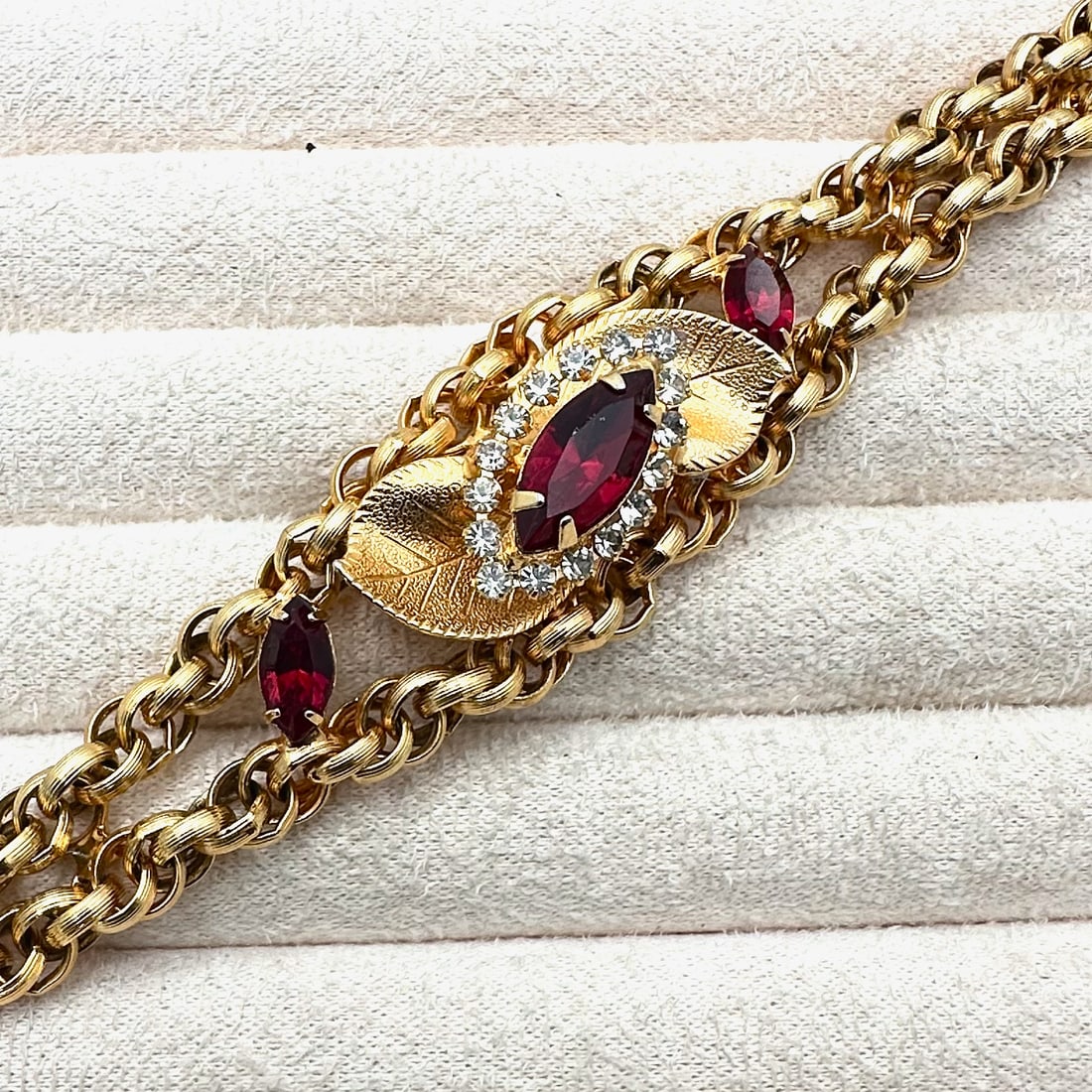Vintage Red Glass Rhinestone Gold Tone Bracelet 7 Inch (1 of 3)