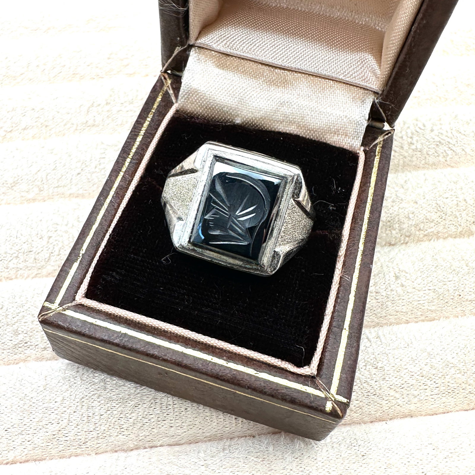 Vintage Hematite Intaglio Sterling Silver Ring Size 11.5 Box Included Weight 15 Grams: Vintage Hematite Intaglio Sterling Silver Ring Size 11.5 Box Included Weight 15 Grams