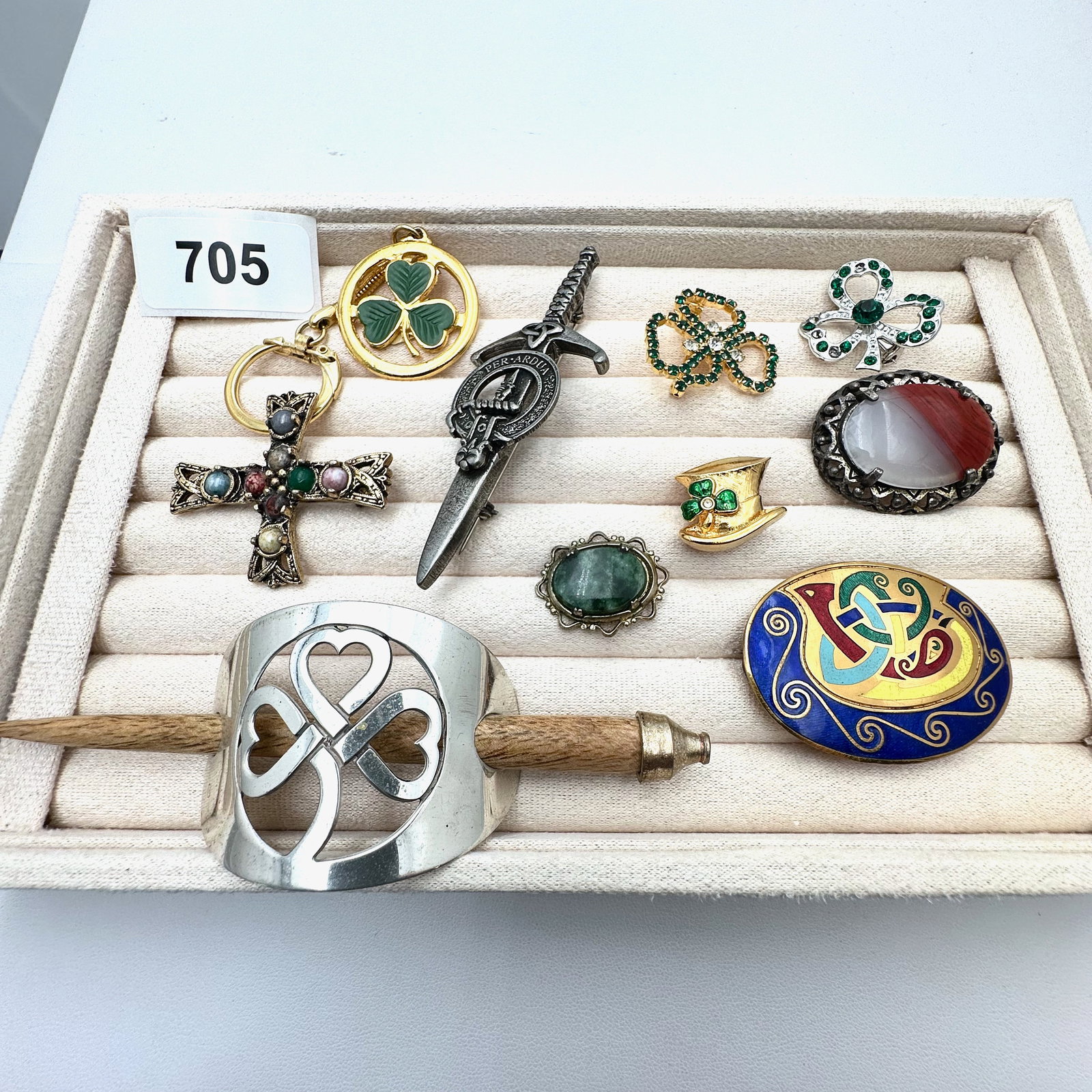 Vintage Group Lot of Brooches Pins Hair Adornment and Key Chain Scottish Celtic Irish (1 of 2)
