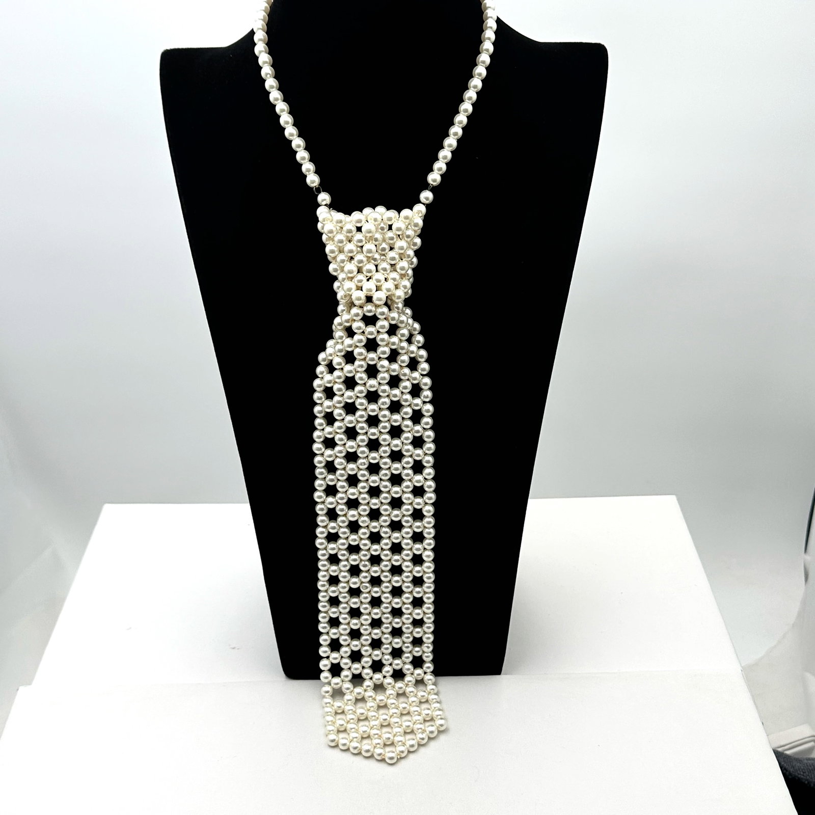 Vintage Faux Pearl Tie Design Pendant Necklace 17 Inch Wearable Length: Vintage Faux Pearl Tie Design Pendant Necklace 17 Inch Wearable Length