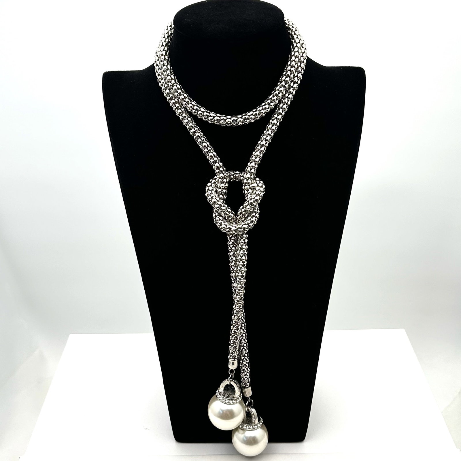 Faux Pearl Lariat Style Necklace Silver Tone Mesh Chain 24 Inch Wearable Length: Faux Pearl Lariat Style Necklace Silver Tone Mesh Chain 24 Inch Wearable Length