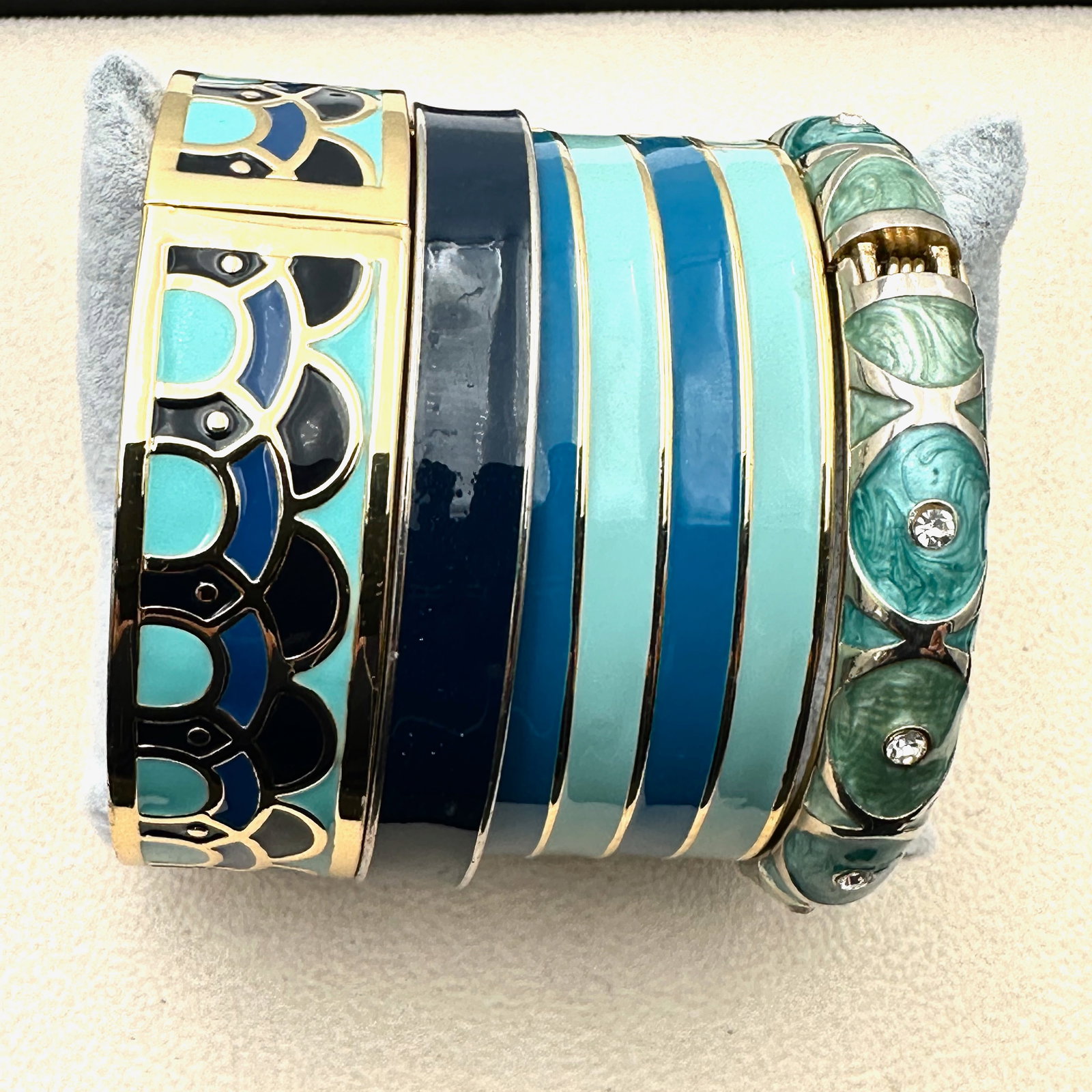 Group Lot of Enamel Gold Tone Bangle Bracelets (1 of 2)