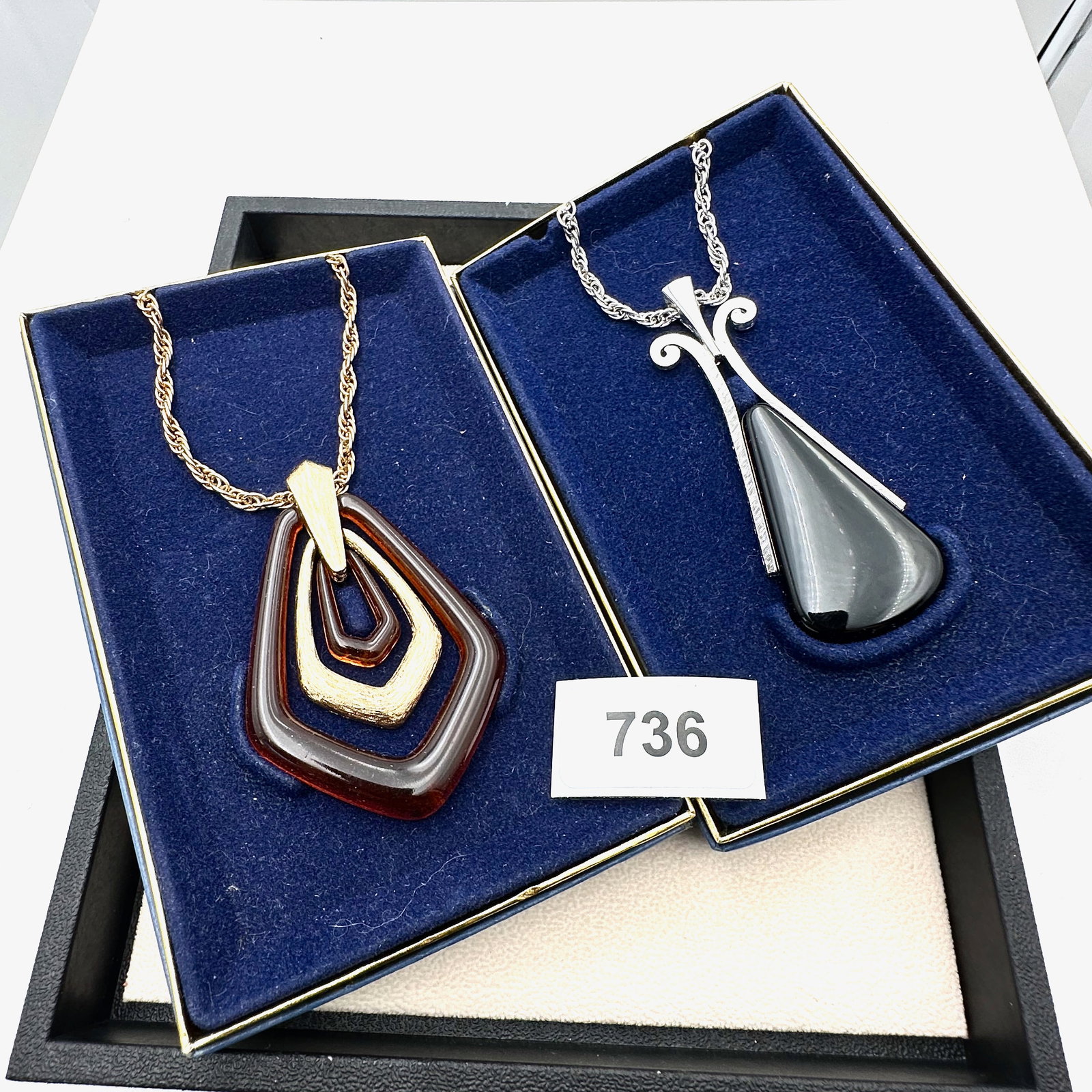 Vintage Group Lot of Two Avon Necklaces in Original Boxes Unworn Condition (1 of 2)