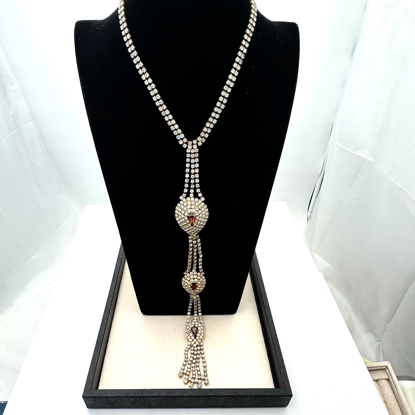 Vintage Long Length Clear and Amber Colored Rhinestone Pendant Necklace Gold Tone: Vintage Long Length Clear and Amber Colored Rhinestone Pendant Necklace Gold Tone