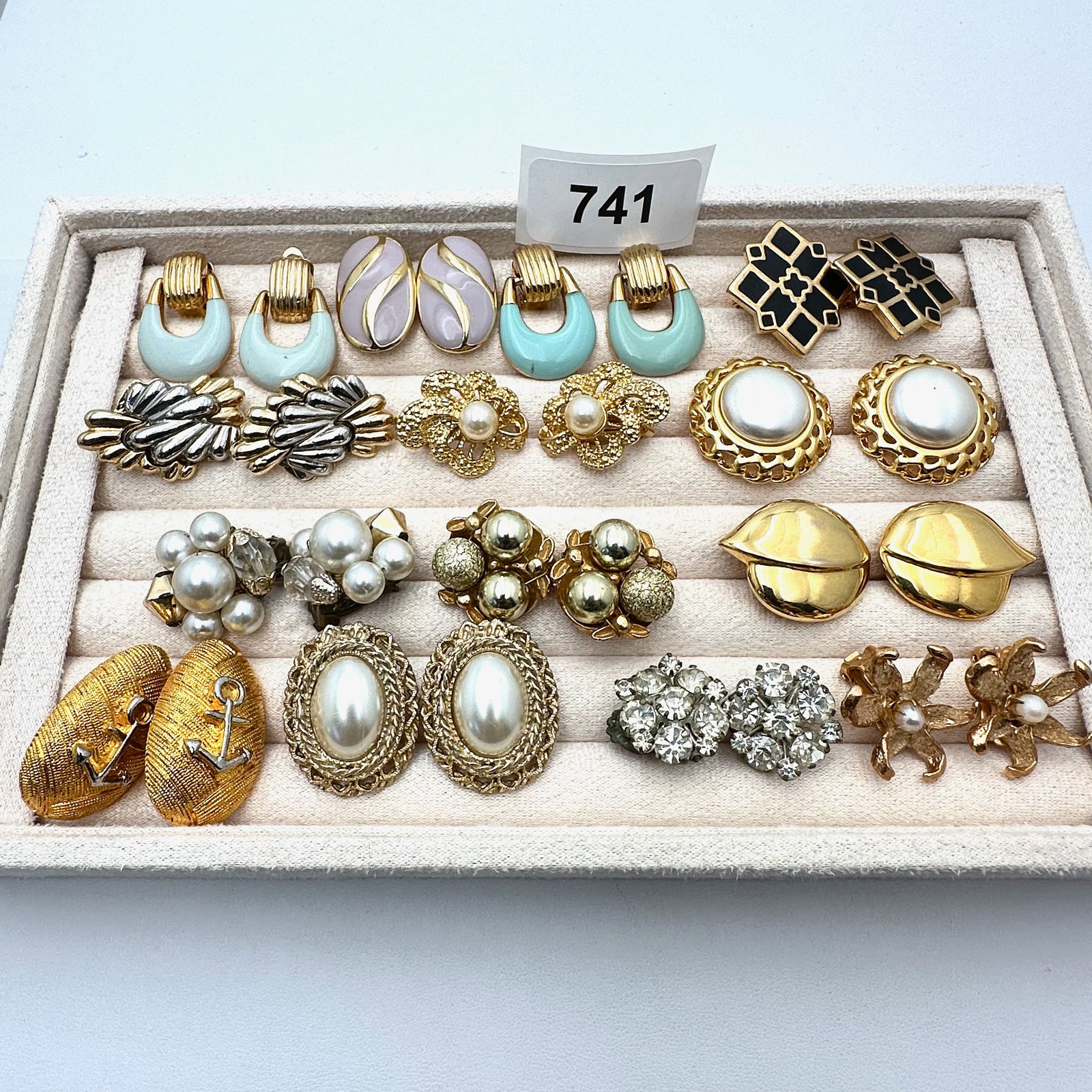 Vintage Group Lot of Earrings Variety of Styles and Colors (1 of 2)