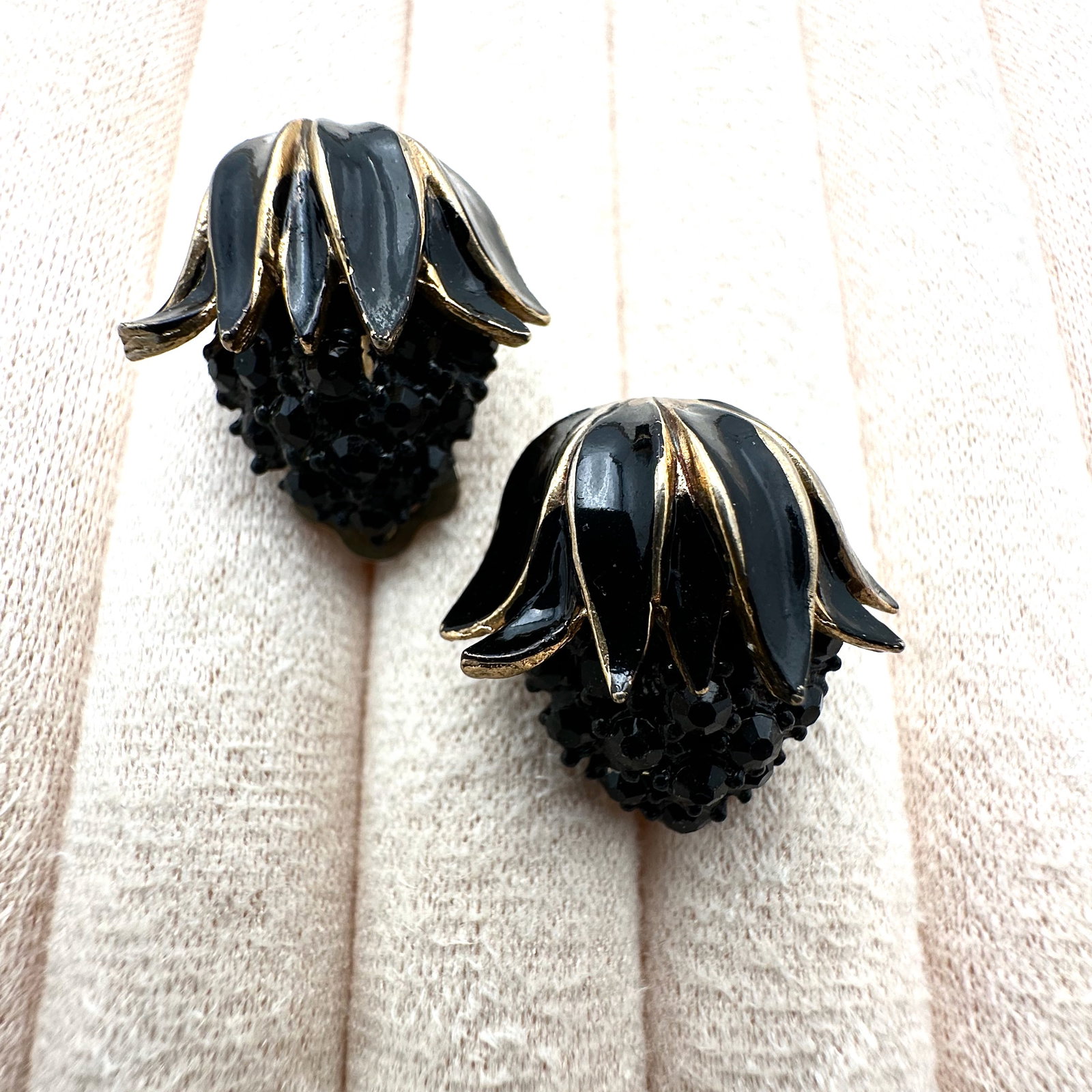 Vintage HAR Black Enamel and Black Rhinestone Gold Tone Flower Clip Earrings: Vintage HAR Black Enamel and Black Rhinestone Gold Tone Flower Clip Earrings