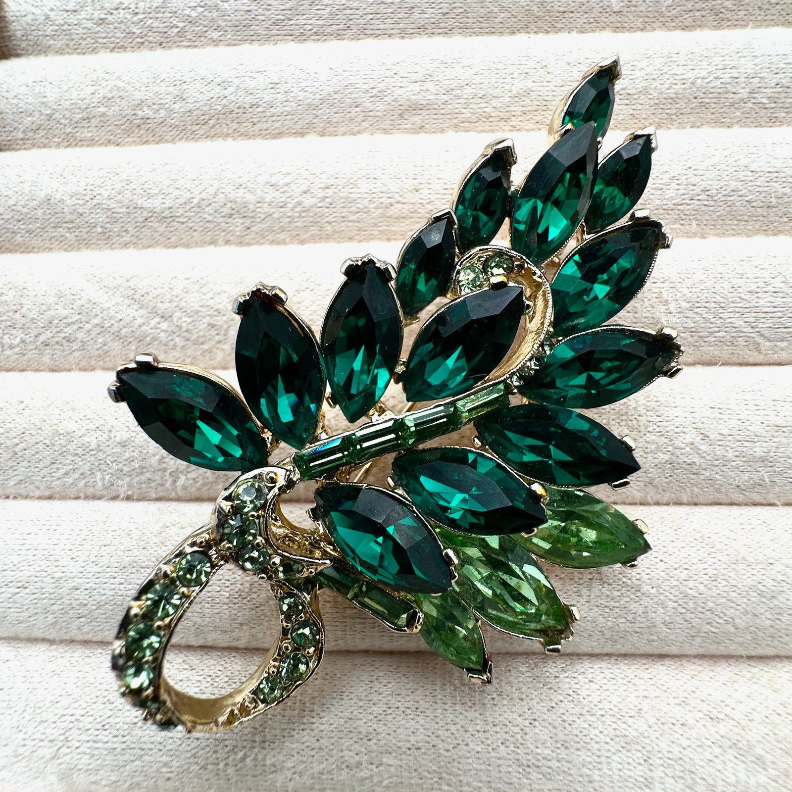 Vintage Pell Light and Dark Green Glass Rhinestone Gold Tone Brooch Pin 2.5 Inch (1 of 2)
