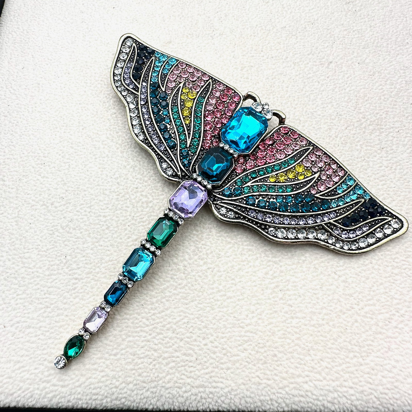 Multicolor Glass Rhinestone Gold Tone Large Dragonfly Brooch Pin 3.5 Inch: Multicolor Glass Rhinestone Gold Tone Large Dragonfly Brooch Pin 3.5 Inch