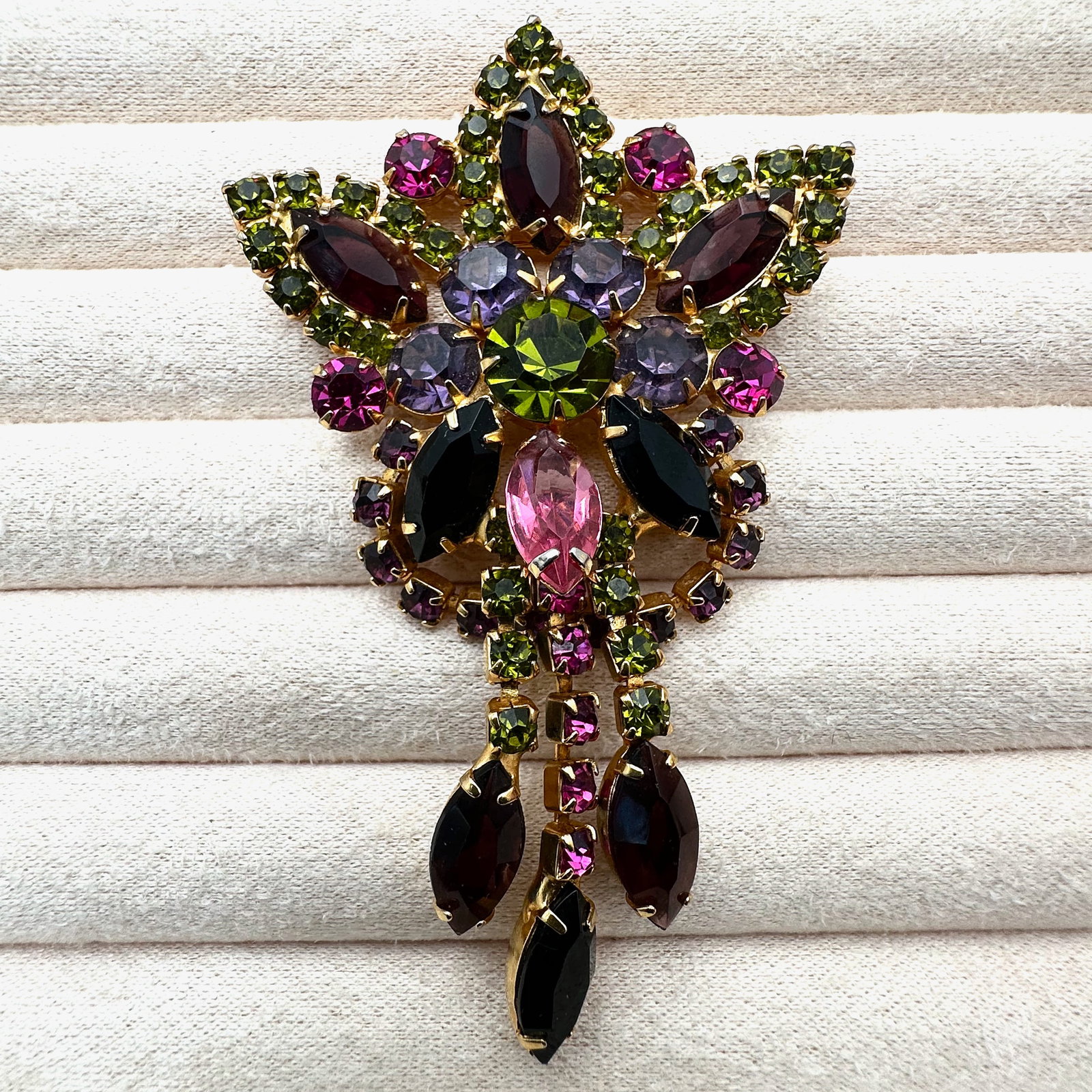 Vintage Juliana Pink Purple Green Glass Rhinestone Gold Tone Brooch Pin 3.25 Inch: Vintage Juliana Pink Purple Green Glass Rhinestone Gold Tone Brooch Pin 3.25 Inch
