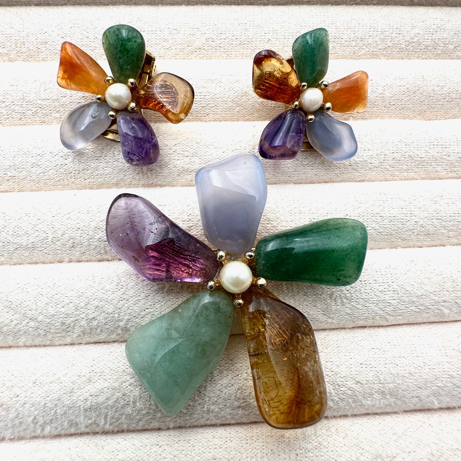 Vintage Swaboda Multi Gemstone Gold Tone Flower Brooch Pin and clip Earrings Set: Vintage Swaboda Multi Gemstone Gold Tone Flower Brooch Pin and clip Earrings Set