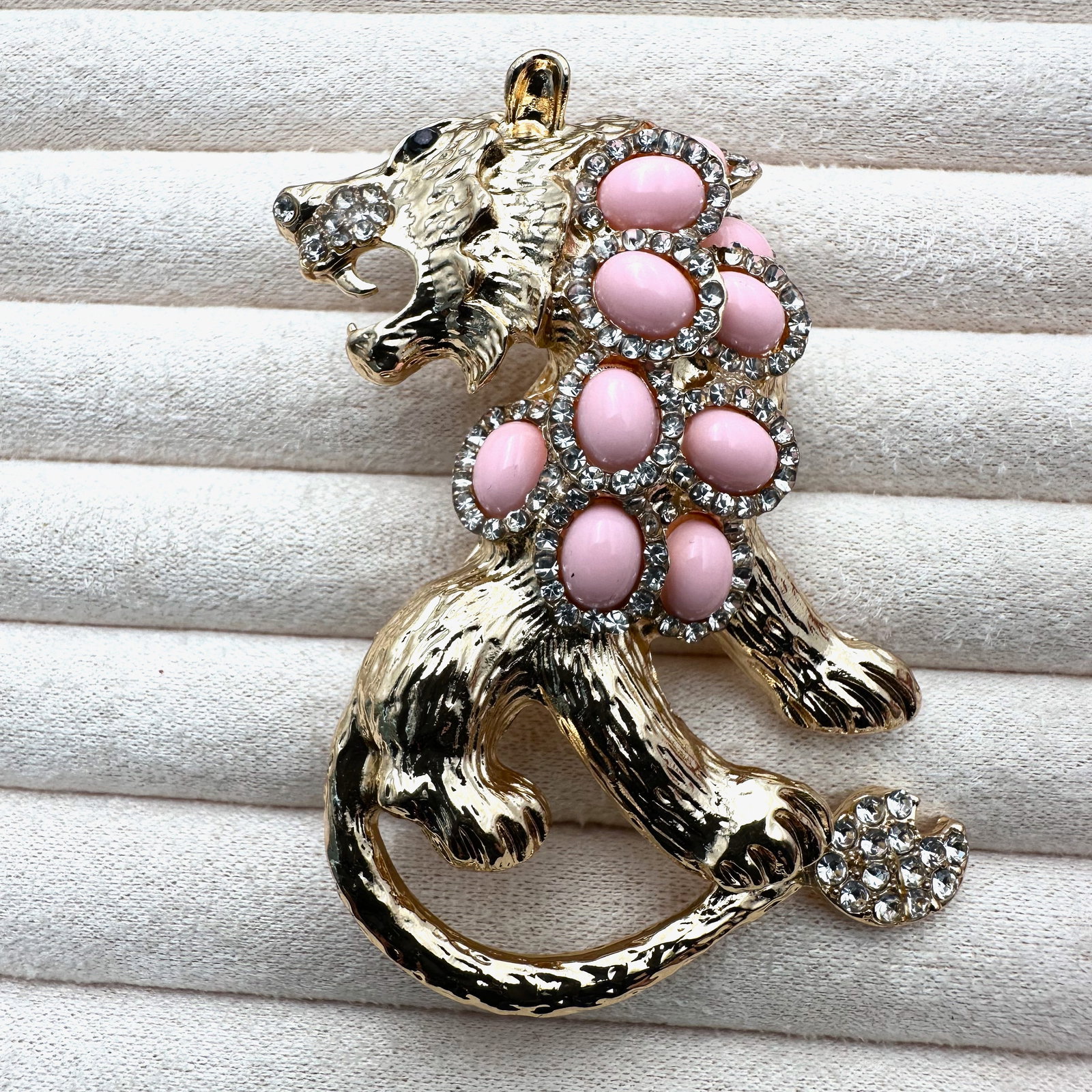 Pink Cabochon Clear Rhinestone Gold Tone Lion Brooch Pin Pendant 3 Inch: Pink Cabochon Clear Rhinestone Gold Tone Lion Brooch Pin Pendant 3 Inch