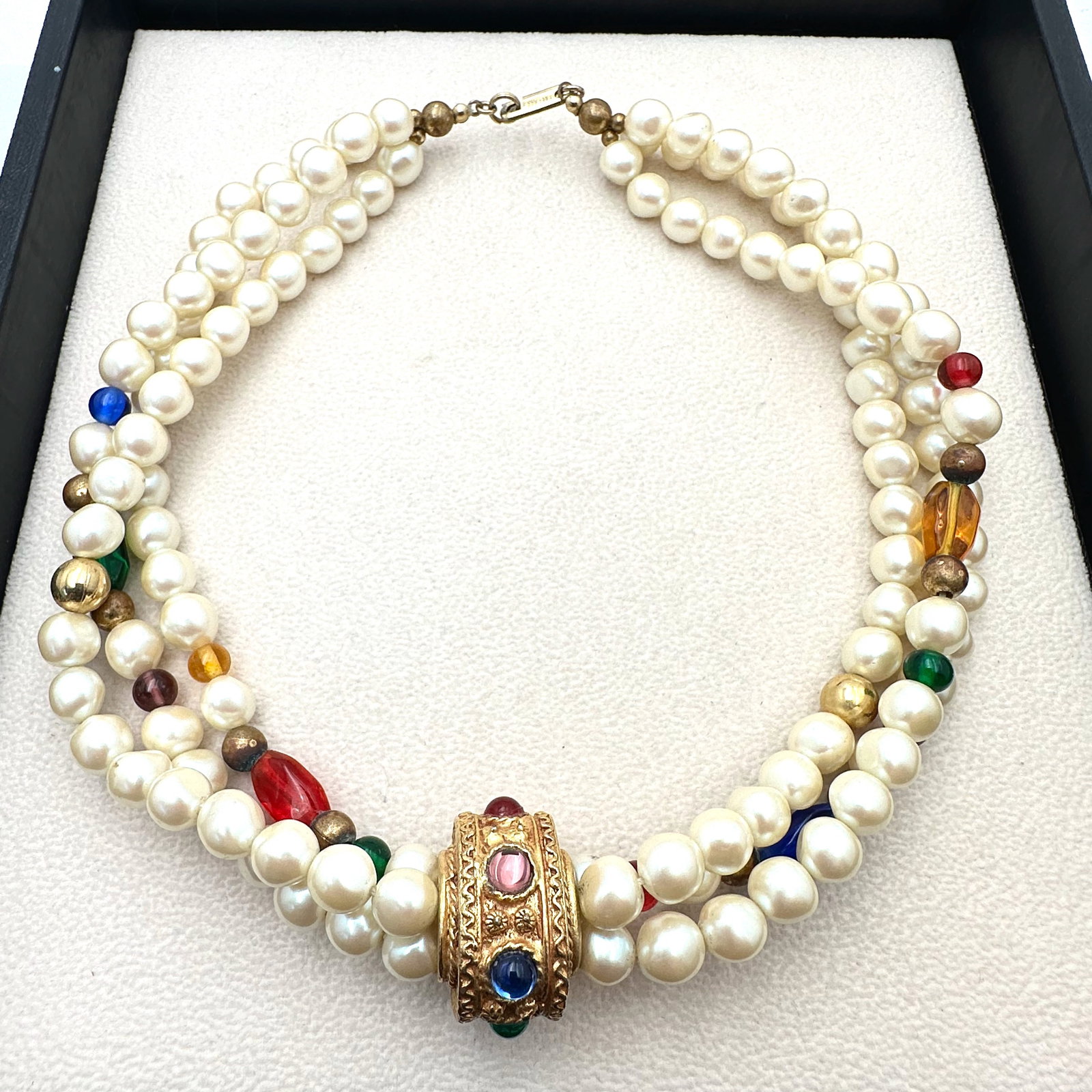 Vintage Dauplaise Jewel Tone Cabochon and Bead Faux Pearl Gold Tone Necklace: Vintage Dauplaise Jewel Tone Cabochon and Bead Faux Pearl Gold Tone Necklace