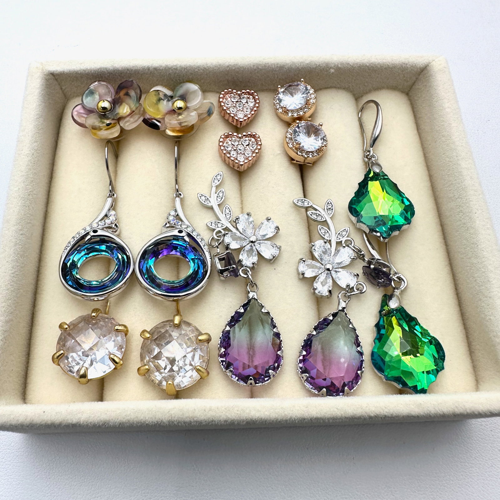 Vintage Group Lot of Earrings Variety of Styles and Colors: Vintage Group Lot of Earrings Variety of Styles and Colors