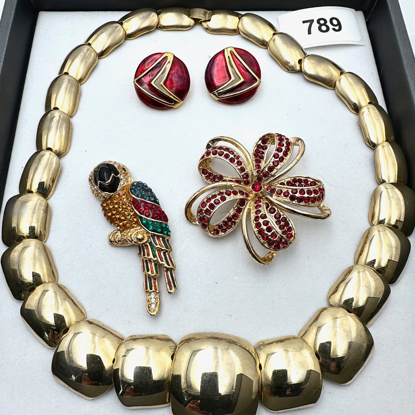 Vintage Group Jewelry Lot Gold Tone Necklace Brooches and Pierced Earrings: Vintage Group Jewelry Lot Gold Tone Necklace Brooches and Pierced Earrings