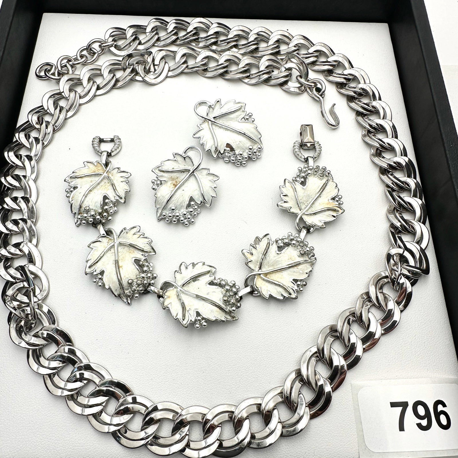 Vintage Group Jewelry Lot White Enamel Leaves Bracelet and Clip Earrings Silver Tone Chain Necklace: Vintage Group Jewelry Lot White Enamel Leaves Bracelet and Clip Earrings Silver Tone Chain Necklace