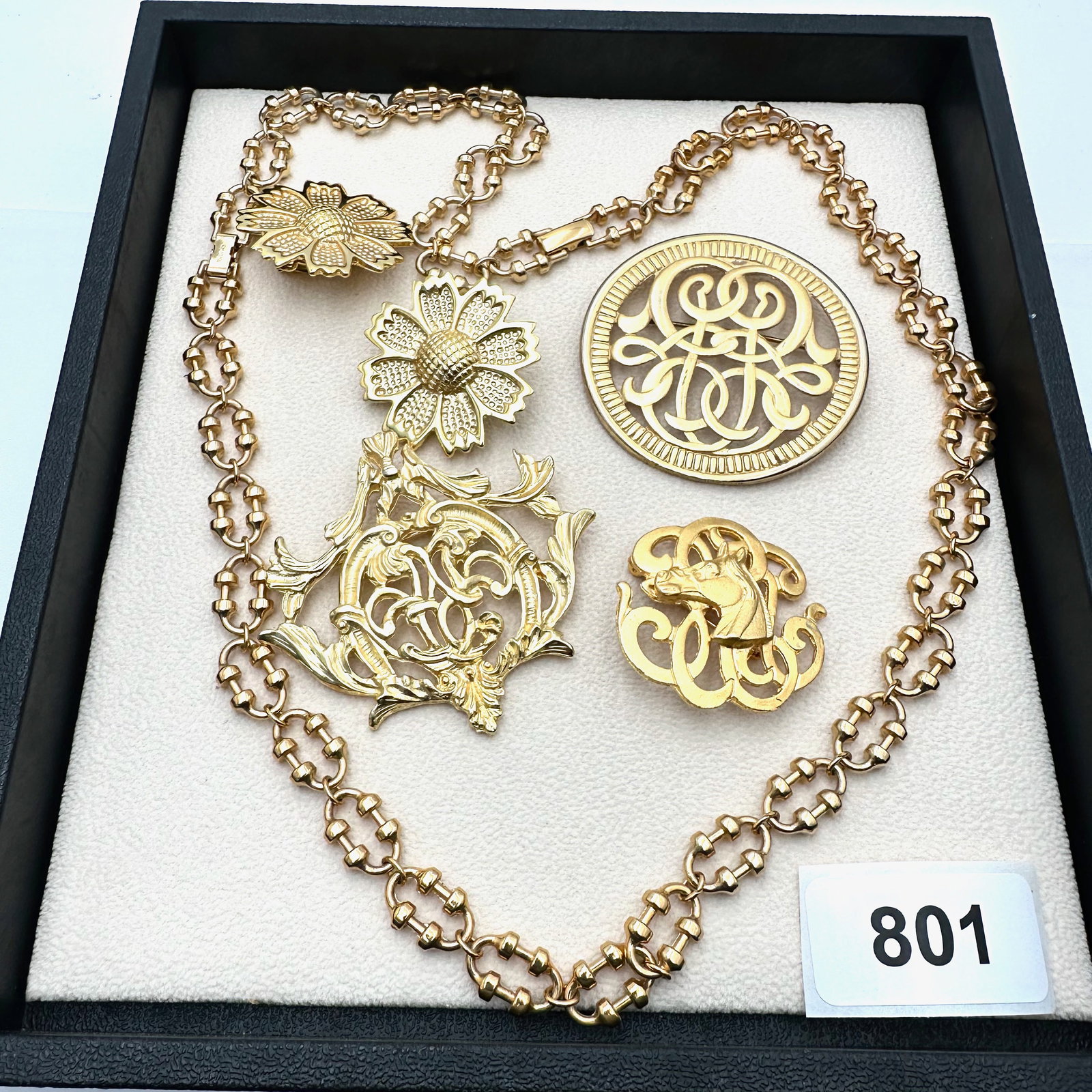 Vintage Group Jewelry Lot Gold Tone Brooches Clip Earrings And Chain Necklace: Vintage Group Jewelry Lot Gold Tone Brooches Clip Earrings And Chain Necklace