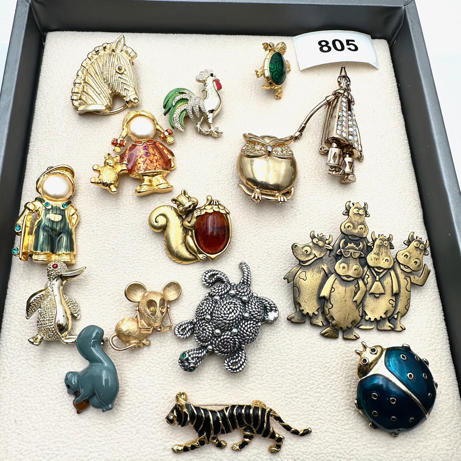 Vintage Group Jewelry Lot Figural Animal Brooches Silver And Gold Tone (1 of 2)