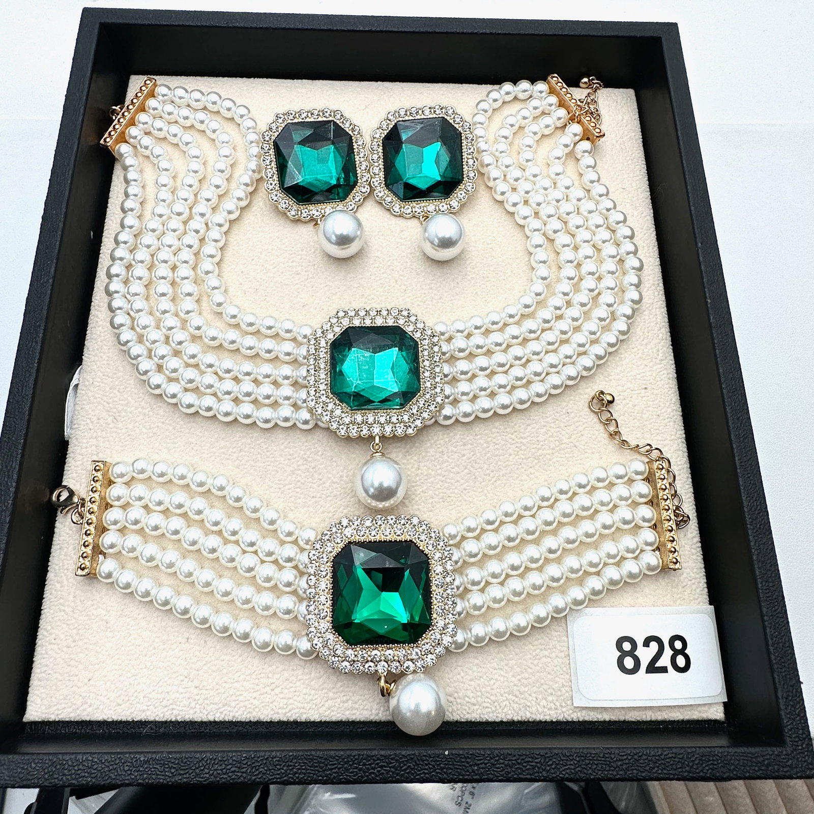 Green Crystal Faux Pearl Chocker Necklace Bracelet and Pierced Earrings Set: Green Crystal Faux Pearl Chocker Necklace Bracelet and Pierced Earrings Set