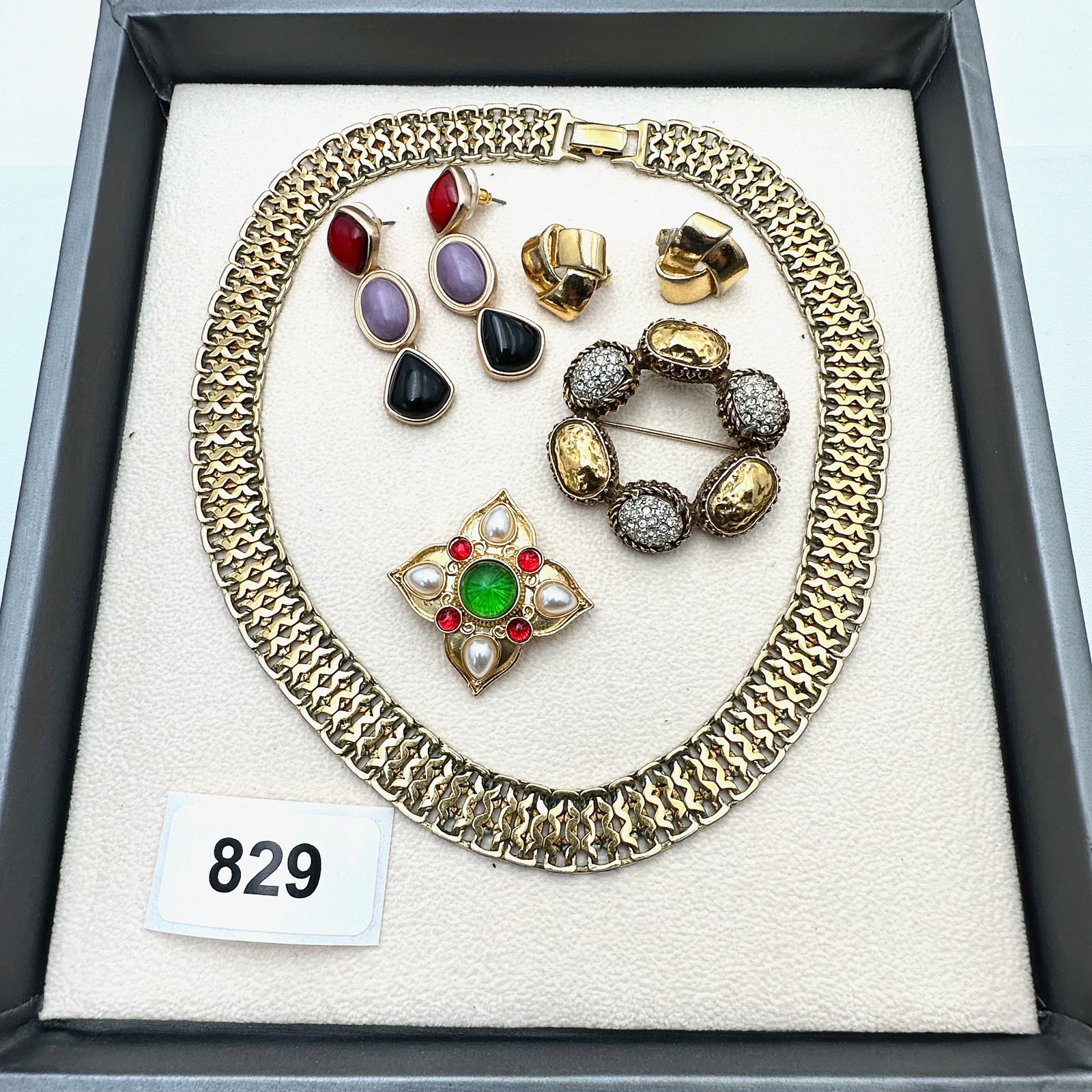 Vintage Group Jewelry Lot Gold Tone Chain Necklace Earrings and Brooches: Vintage Group Jewelry Lot Gold Tone Chain Necklace Earrings and Brooches