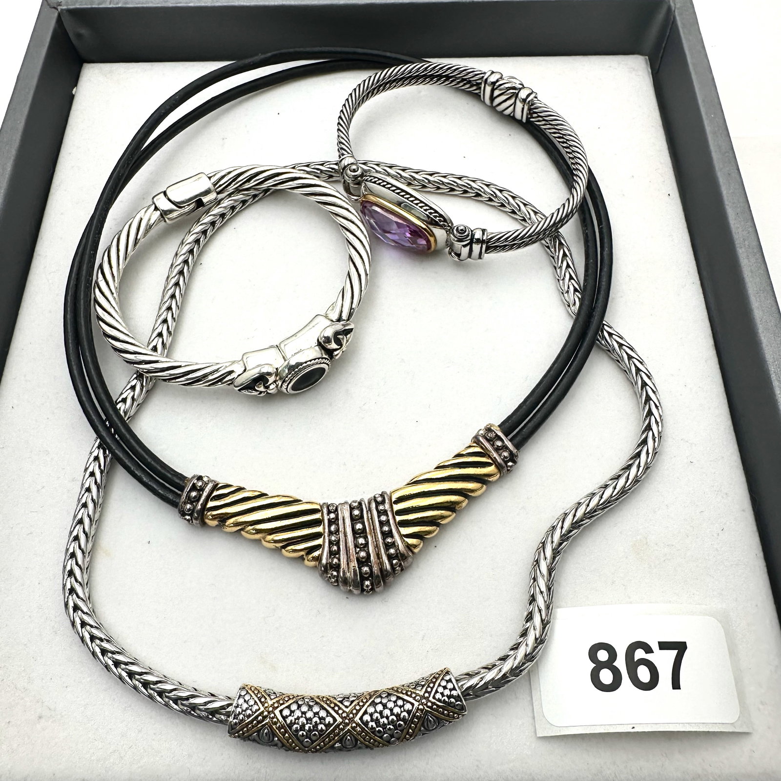 Vintage Group Jewelry Lot Gold and Silver Tone Necklaces and Bracelets Look of Designer: Vintage Group Jewelry Lot Gold and Silver Tone Necklaces and Bracelets Look of Designer