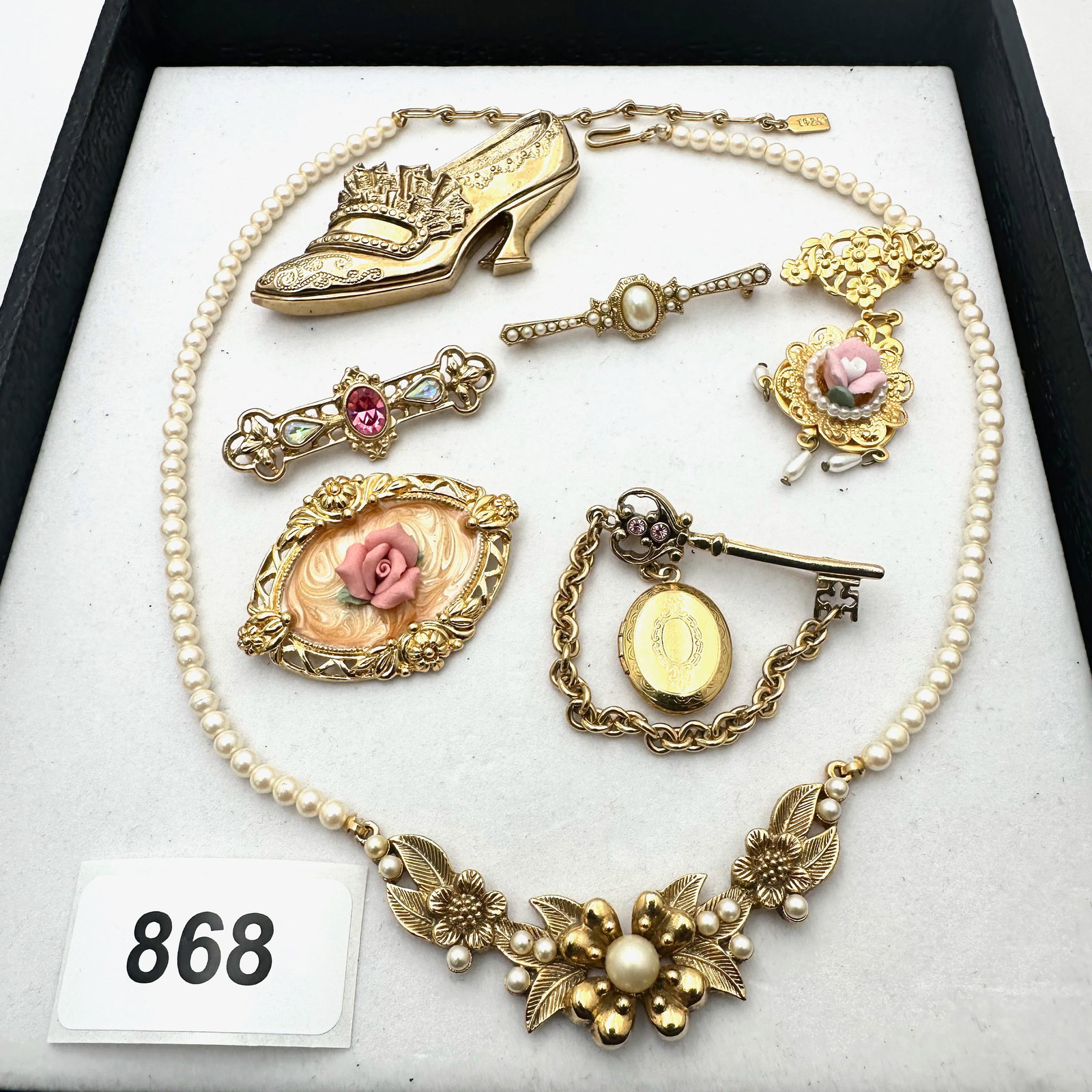 Vintage Group Jewelry Lot 1928 Brand Gold Tone Necklace and Brooches: Vintage Group Jewelry Lot 1928 Brand Gold Tone Necklace and Brooches