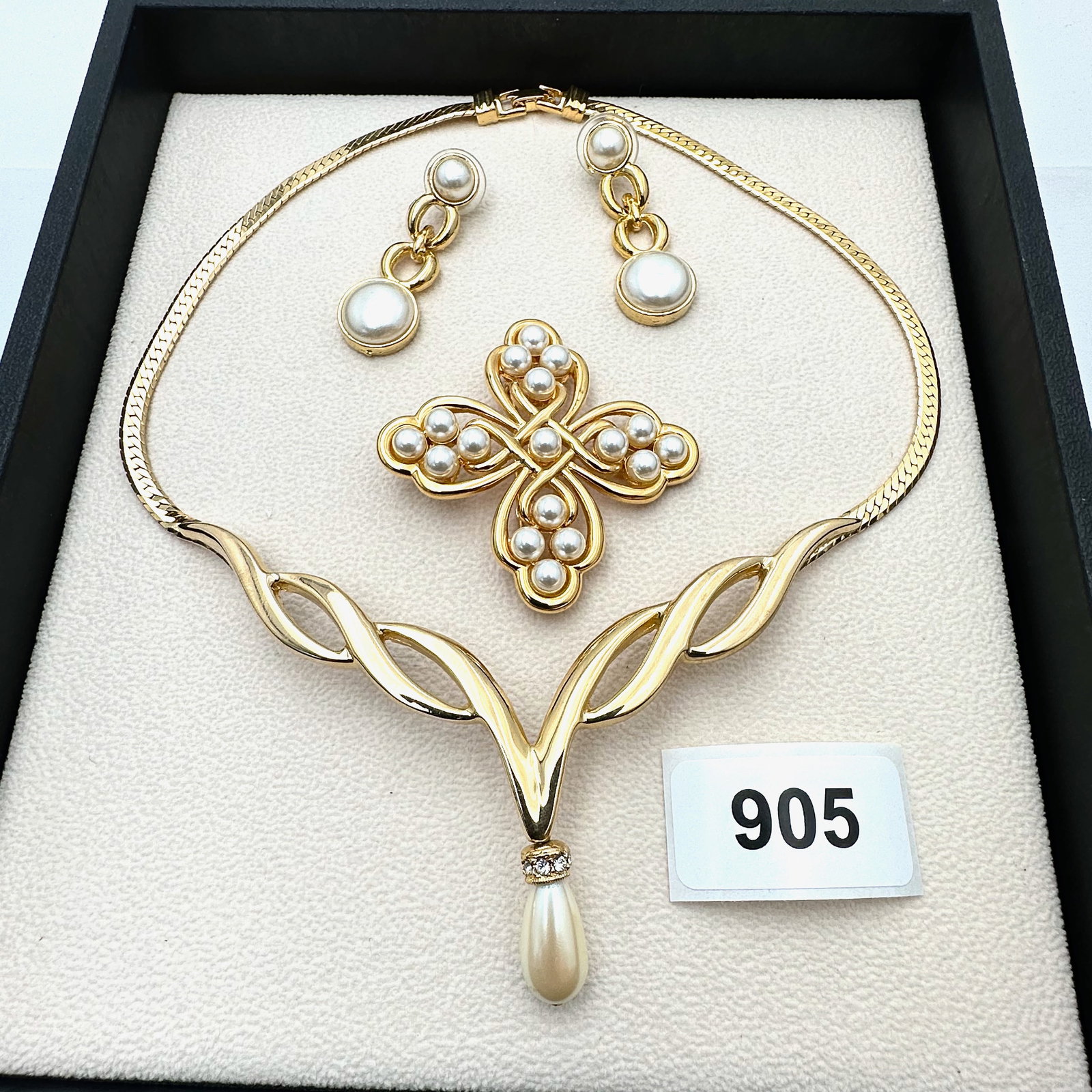 Vintage Group Jewelry Lot Gold Tone and Pearl Necklace Brooch and Pierced Earrings: Vintage Group Jewelry Lot Gold Tone and Pearl Necklace Brooch and Pierced Earrings