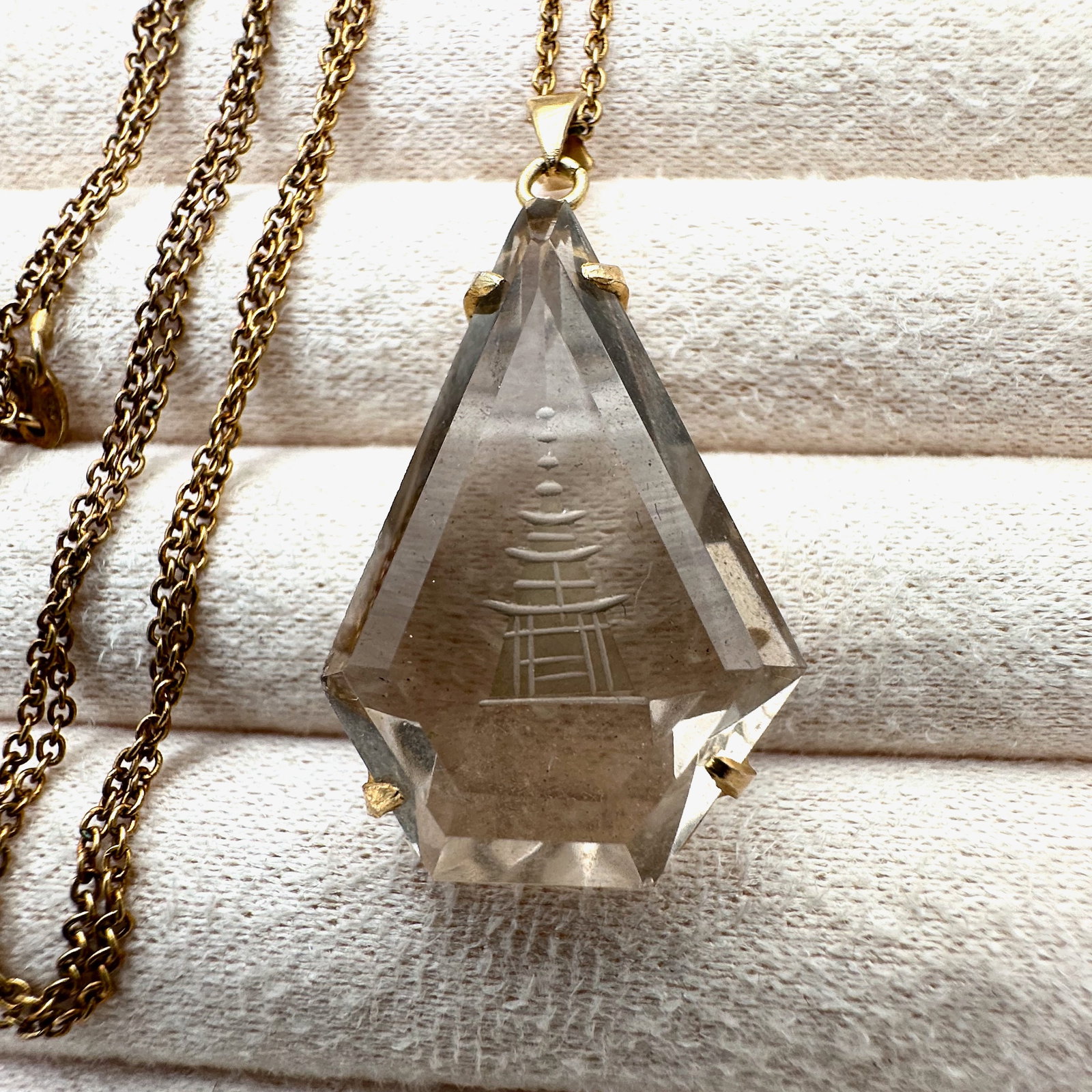 Vintage Asian Pagoda Intaglio Glass Pendant Necklace Gold Filled Chain 18 Inch: Vintage Asian Pagoda Intaglio Glass Pendant Necklace Gold Filled Chain 18 Inch