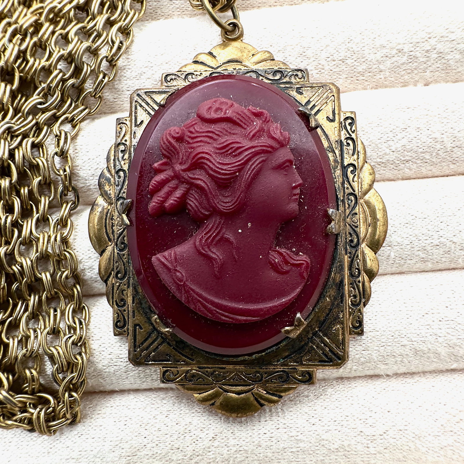 Vintage Deep Red Carved Glass Cameo Bronze Tone Necklace 40 Inch Chain: Vintage Deep Red Carved Glass Cameo Bronze Tone Necklace 40 Inch Chain