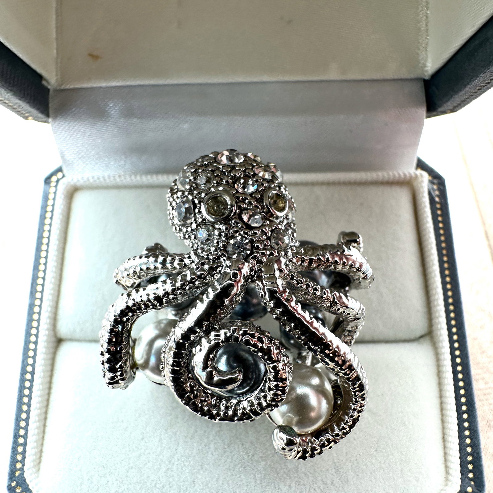 Pearl and Clear Crystal Silver Plated Octopus Ring Size 9 Box Included (1 of 2)