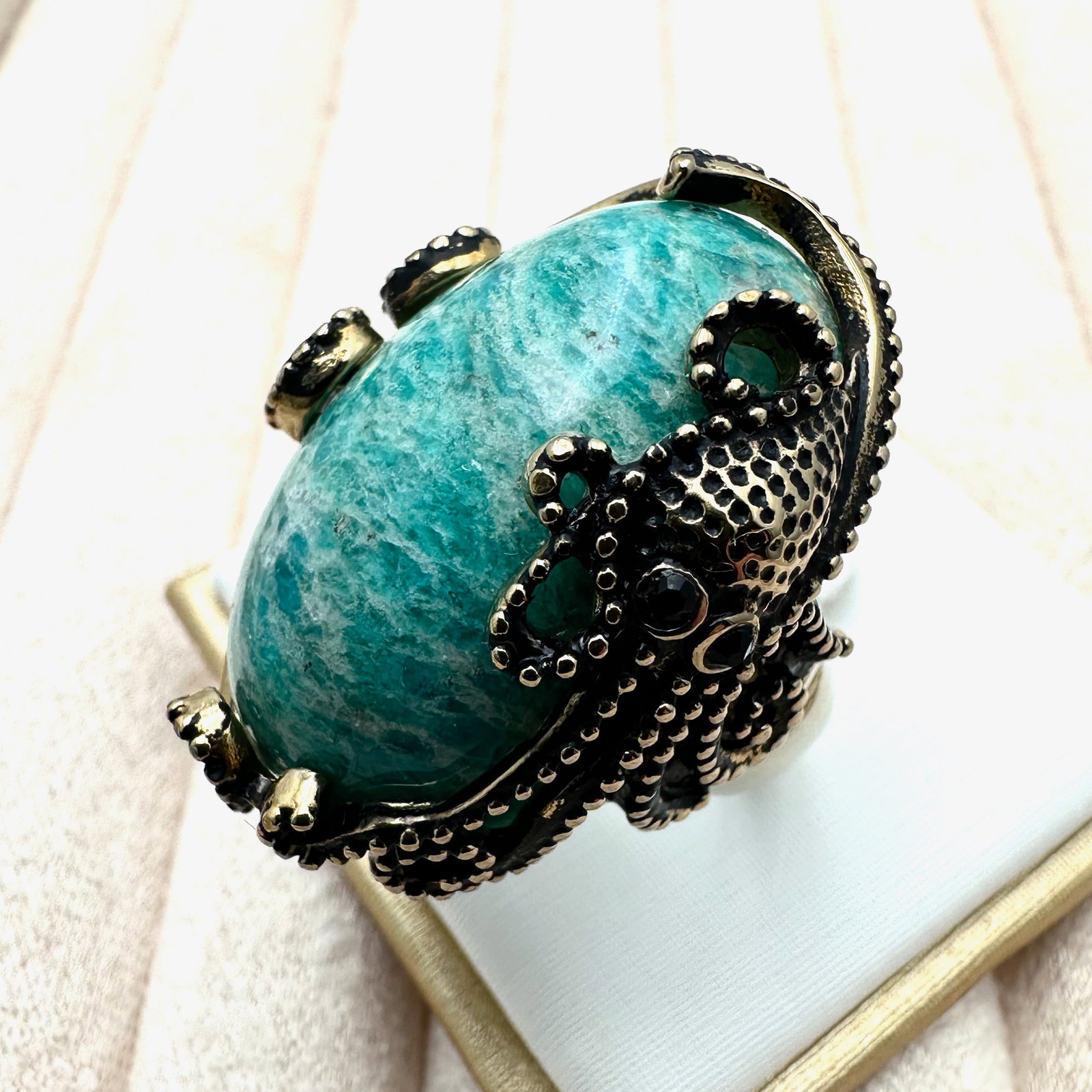 Natural Green Speckled Gemstone Octopus Design Gold Plated Ring Size 10 (1 of 2)